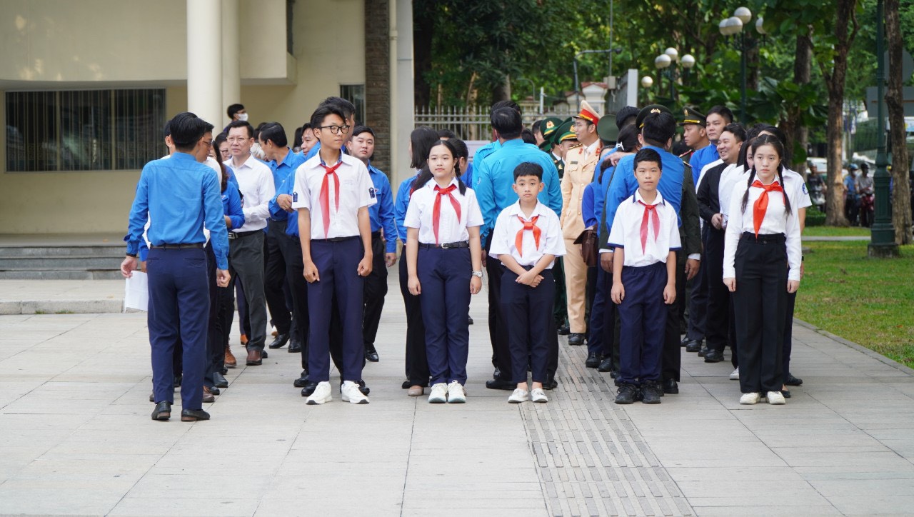 Mong được viếng Tổng B&iacute; thư Nguyễn Ph&uacute; Trọng để b&agrave;y tỏ l&ograve;ng k&iacute;nh trọng v&agrave; niềm tiếc thương- Ảnh 8.
