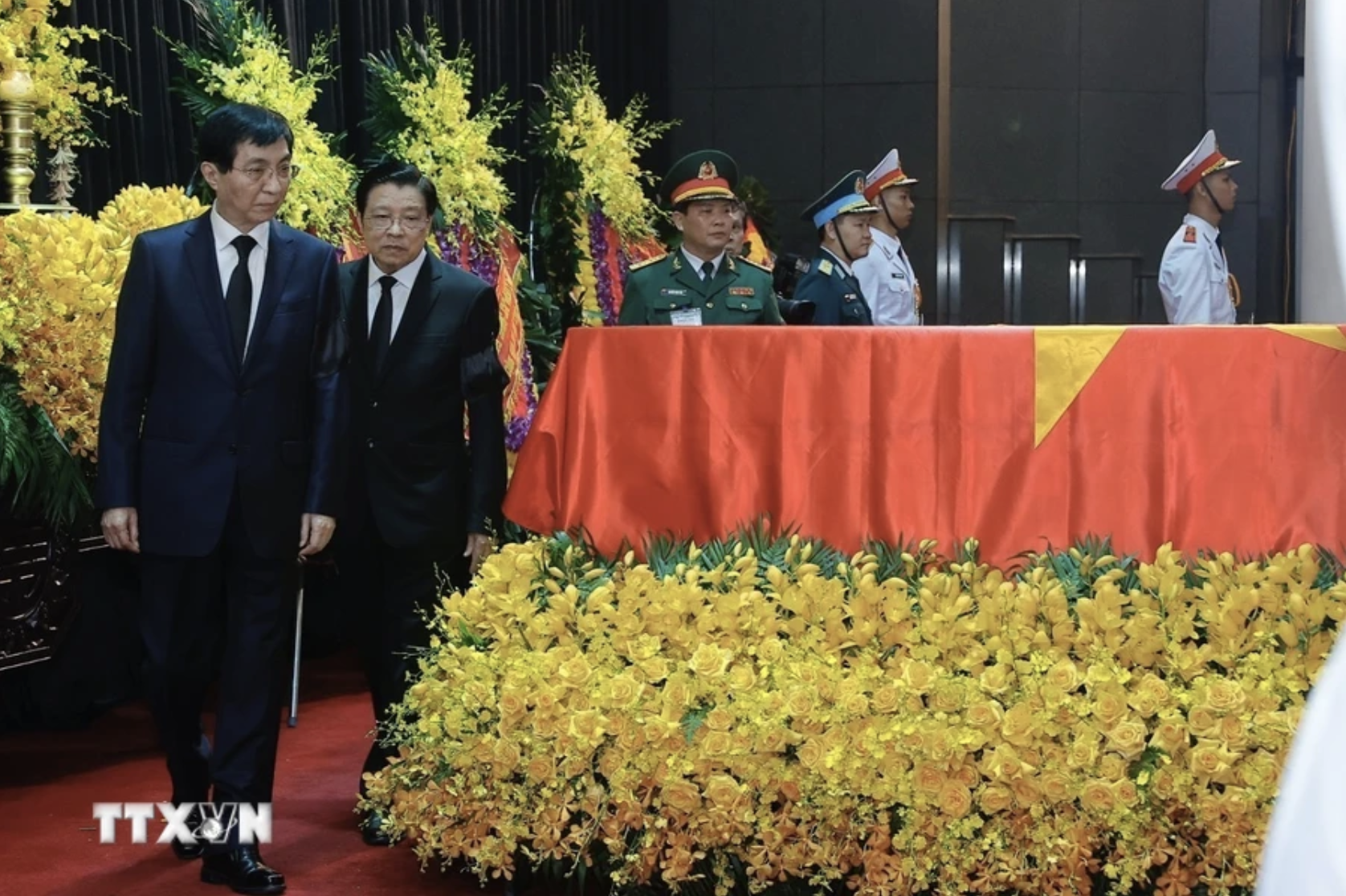 Đo&agrave;n đại biểu Đảng Cộng sản Trung Quốc viếng Tổng B&iacute; thư Nguyễn Ph&uacute; Trọng- Ảnh 2.