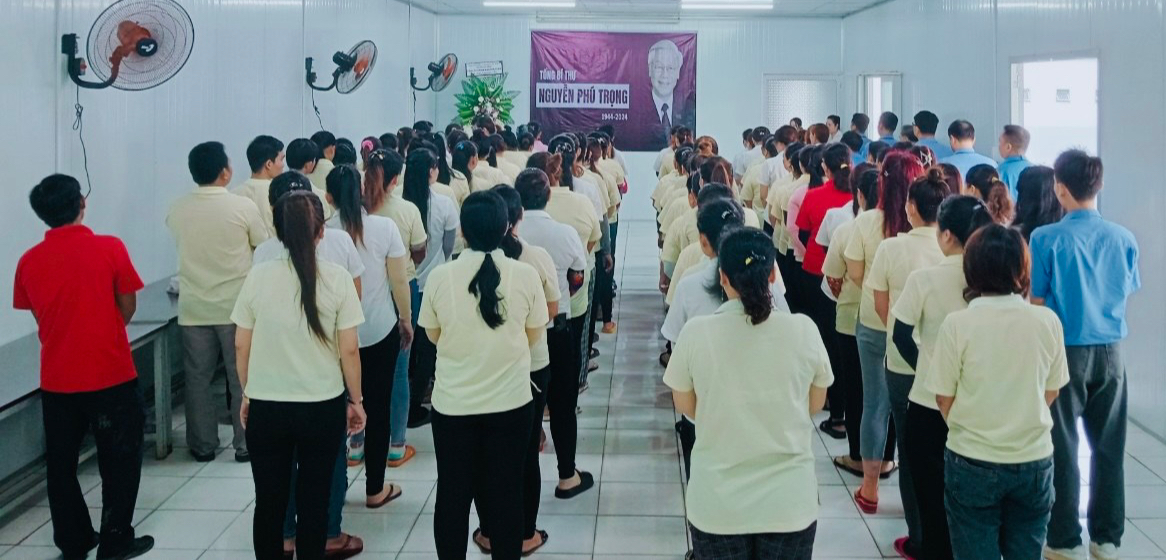 Những hình ảnh tổ chức Công đoàn, công nhân - lao động tưởng nhớ Tổng Bí thư Nguyễn Phú Trọng- Ảnh 2.