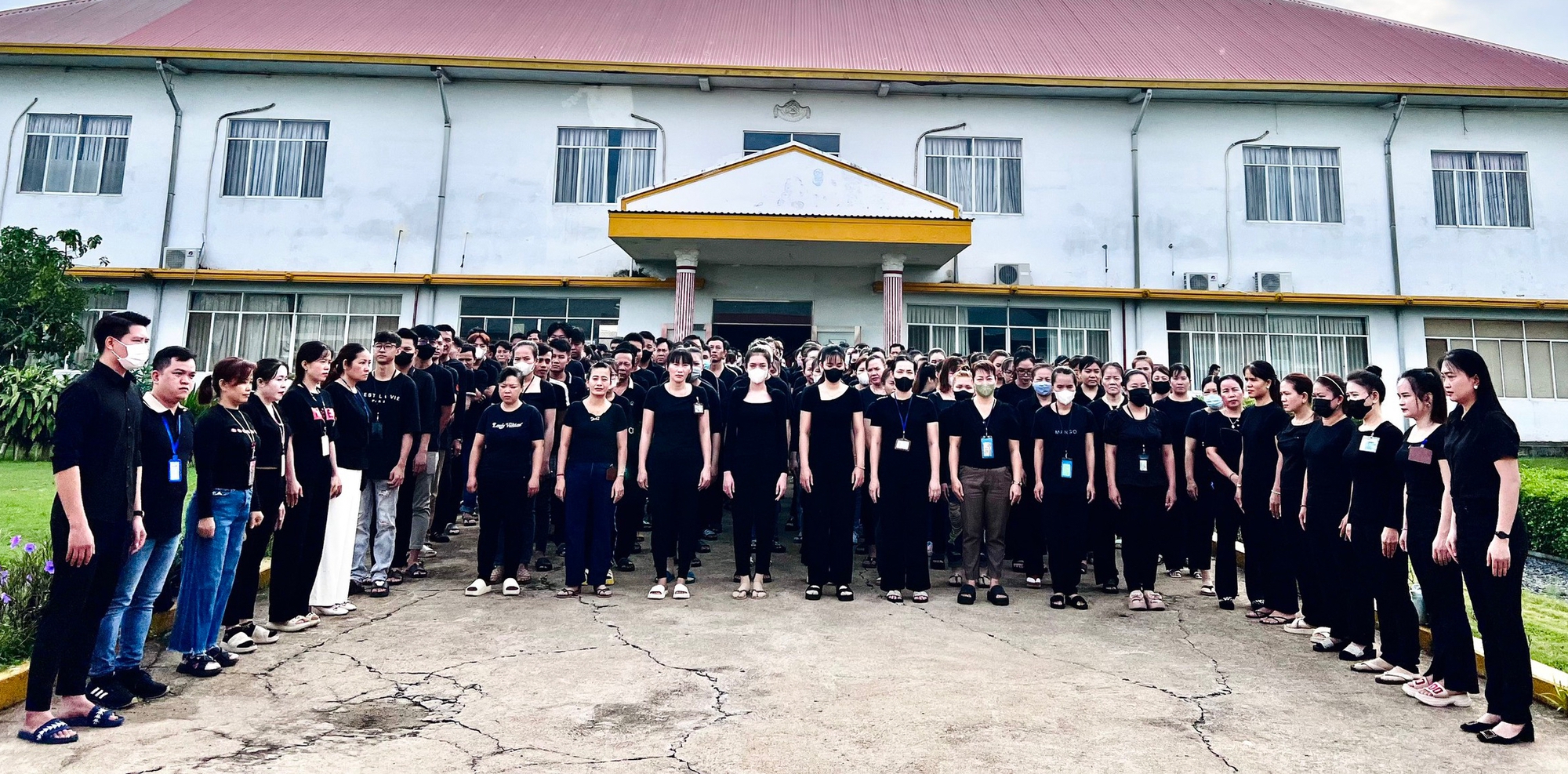 Những hình ảnh tổ chức Công đoàn, công nhân - lao động tưởng nhớ Tổng Bí thư Nguyễn Phú Trọng- Ảnh 4.