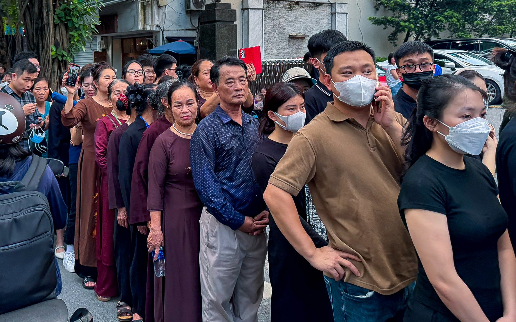 Hàng vạn người dân xếp hàng nhiều km vào viếng Tổng Bí thư Nguyễn Phú Trọng- Ảnh 10.