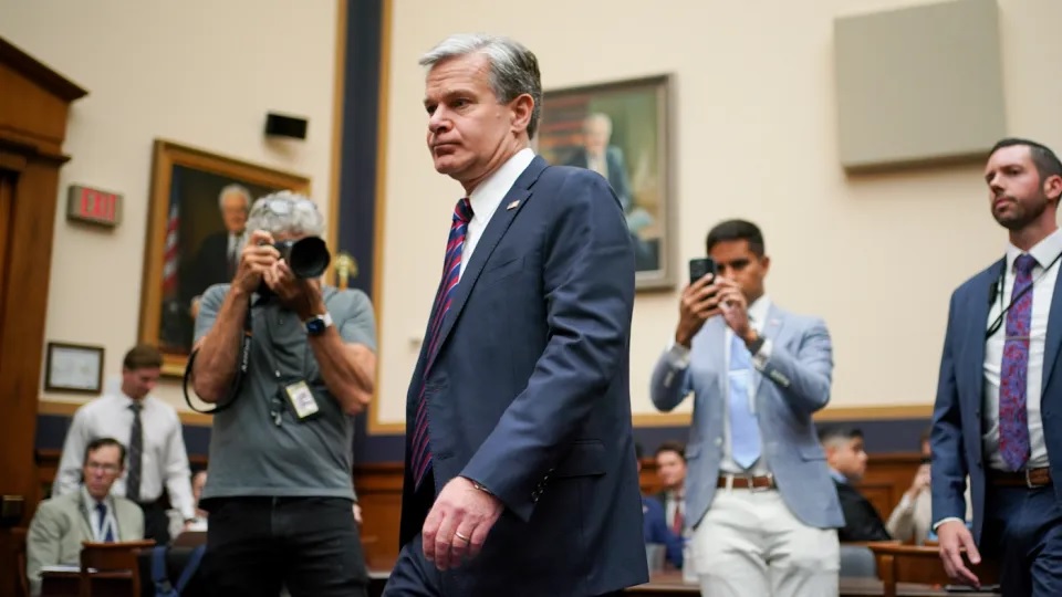Gi&aacute;m đốc FBI Christopher Wray đến phi&ecirc;n điều trần của Ủy ban Tư ph&aacute;p Hạ viện Mỹ ng&agrave;y 24-7. Ảnh: The Hill