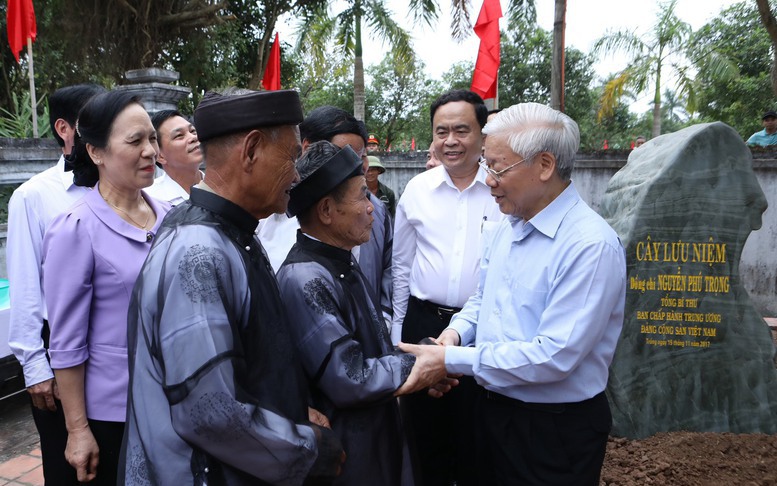 "Danh dự mới là điều thiêng liêng, cao quý nhất"