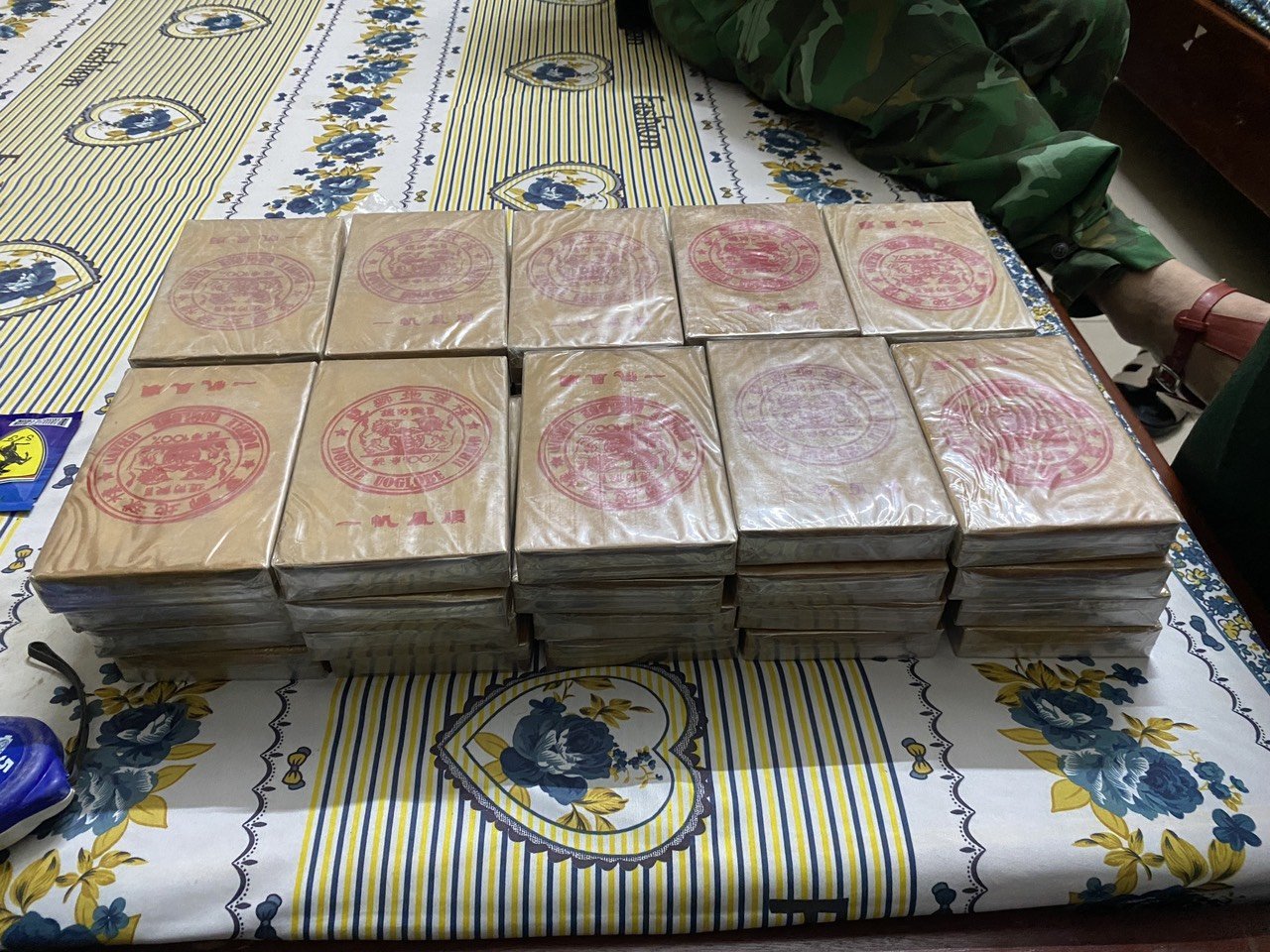 C&ocirc; g&aacute;i 19 tuổi vận chuyển 15kg ma t&uacute;y, 40 b&aacute;nh heroin- Ảnh 2.