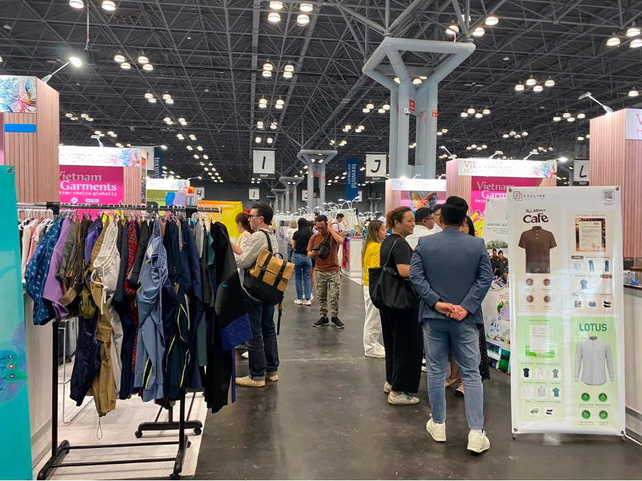 Một gian hàng giới thiệu sản phẩm của doanh nghiệp Việt Nam tại hội chợ ở New York - Mỹ