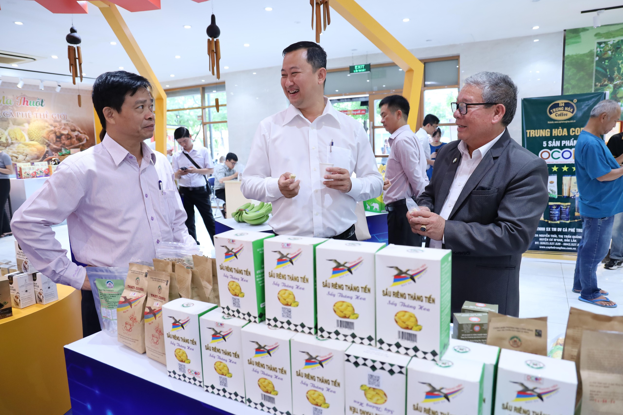 Nhiều sản phẩm đặc sản Đắk Lắk đang được giới thiệu  tại showroom 92-96 Nguyễn Huệ, quận 1, TP HCM