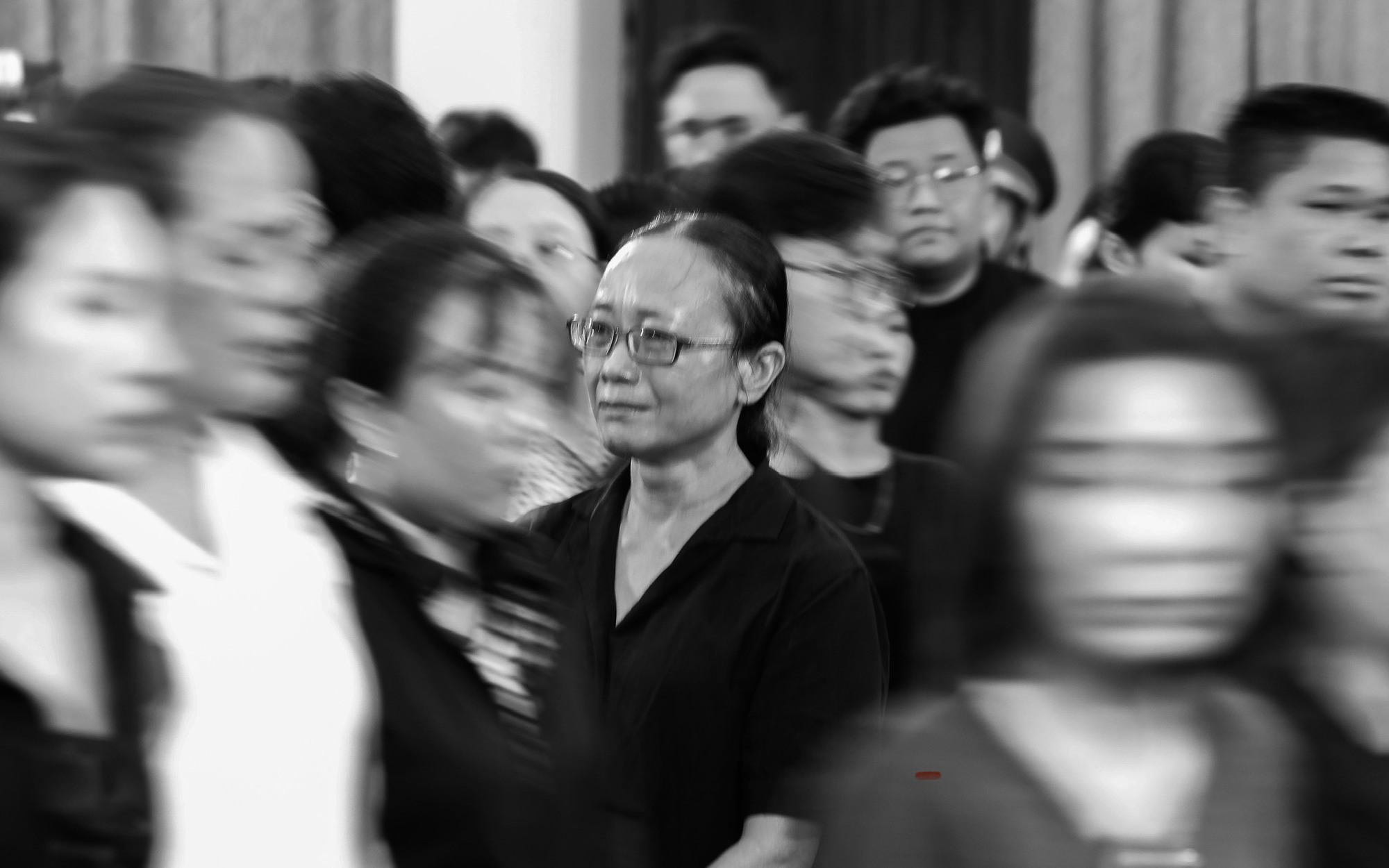 H&igrave;nh ảnh người d&acirc;n nghẹn ng&agrave;o gửi t&igrave;nh cảm tới Tổng B&iacute; thư Nguyễn Ph&uacute; Trọng