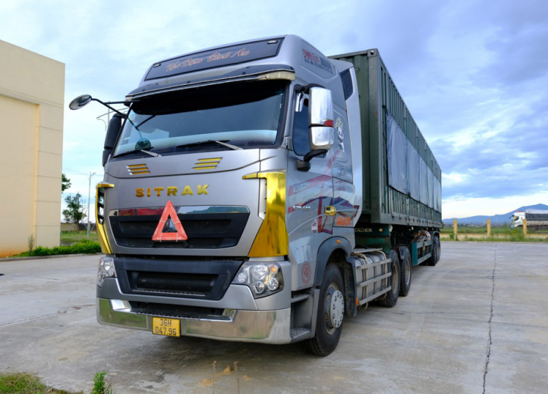 Điều khiển phương tiện “thông chốt”, đâm vào xe CSGT, tài xế bị khởi tố- Ảnh 2.