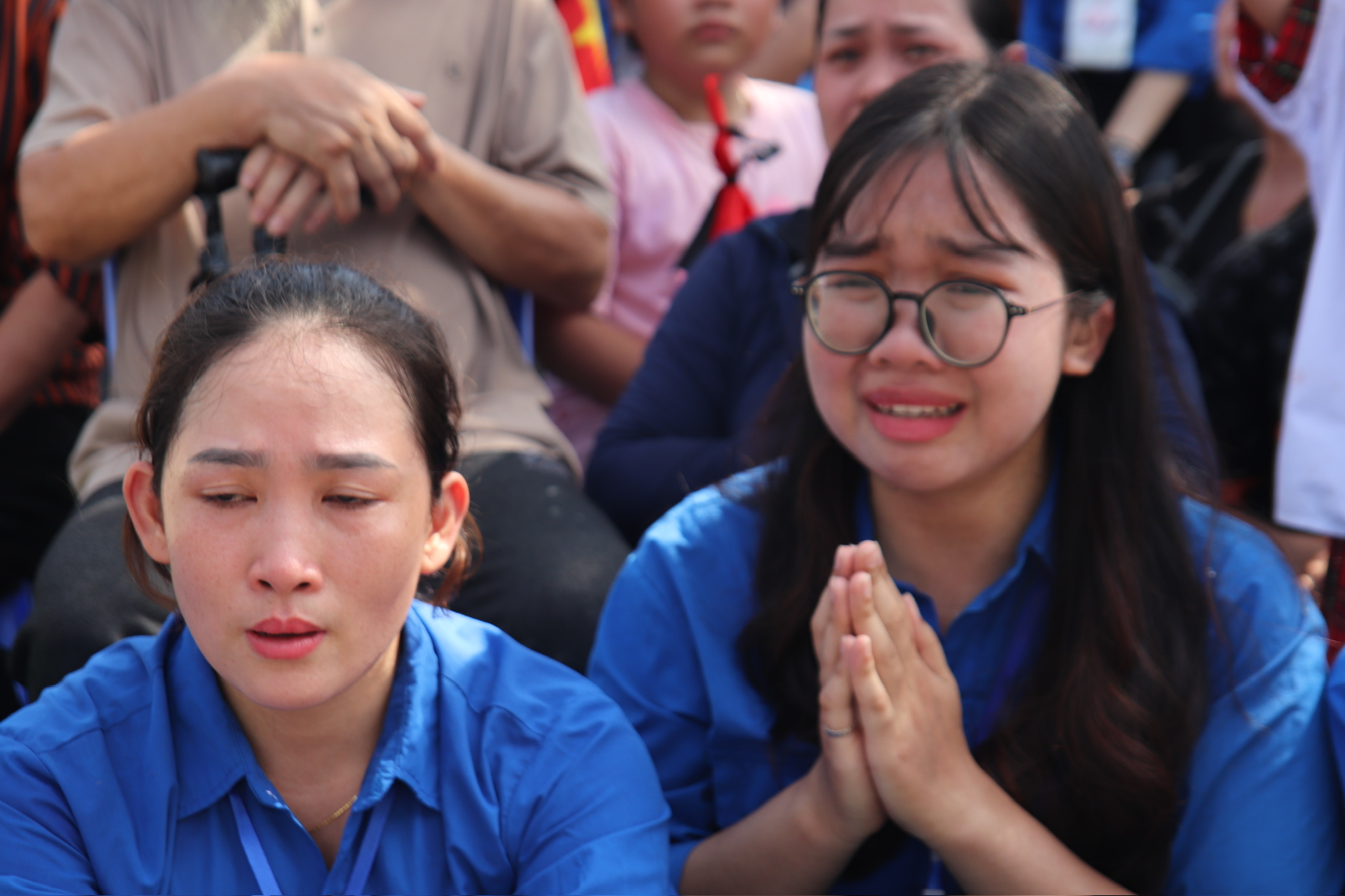 Người d&acirc;n đội nắng, bật kh&oacute;c tiễn biệt Tổng B&iacute; thư Nguyễn Ph&uacute; Trọng - Ảnh 10.