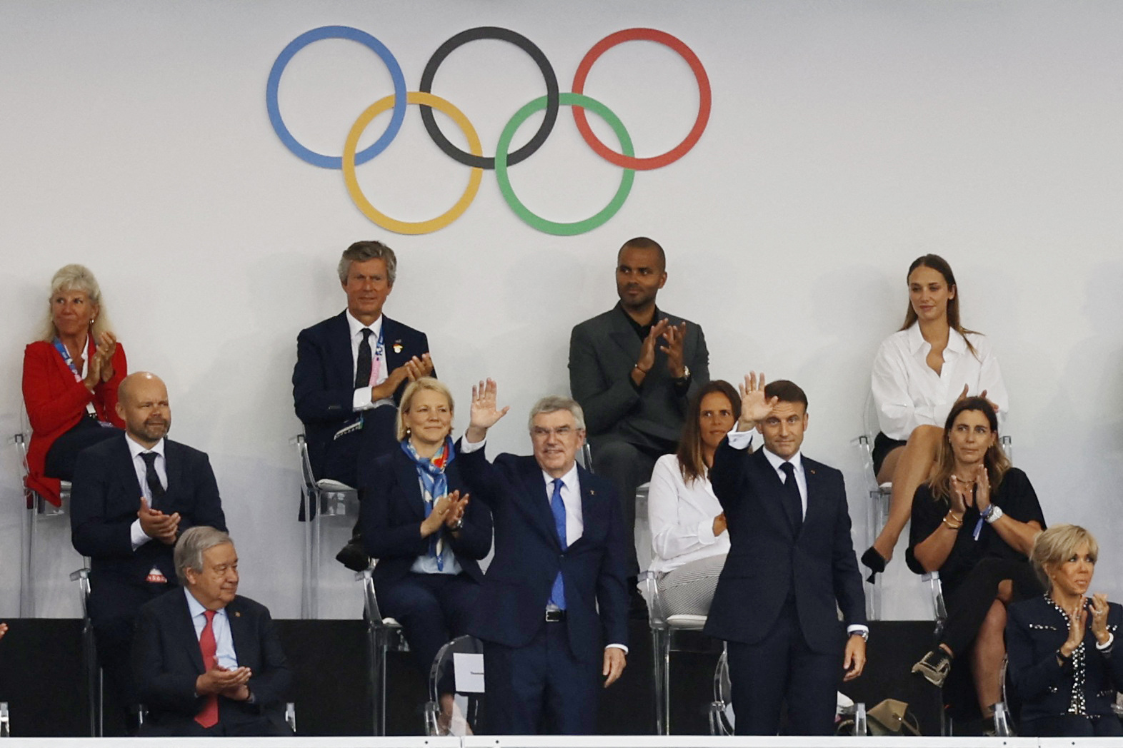 Khai mạc Olympic 2024: Khoảnh khắc quốc kỳ Việt Nam tung bay tại Paris- Ảnh 1.