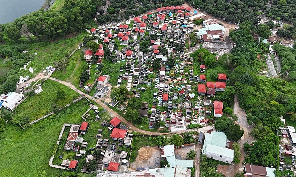Đồng Nai y&ecirc;u cầu c&ocirc;ng an l&agrave;m r&otilde; vụ nghĩa địa "chui" ph&acirc;n l&ocirc; h&agrave;ng trăm nh&agrave; mồ, mộ phần b&aacute;n lấy tiền- Ảnh 1.