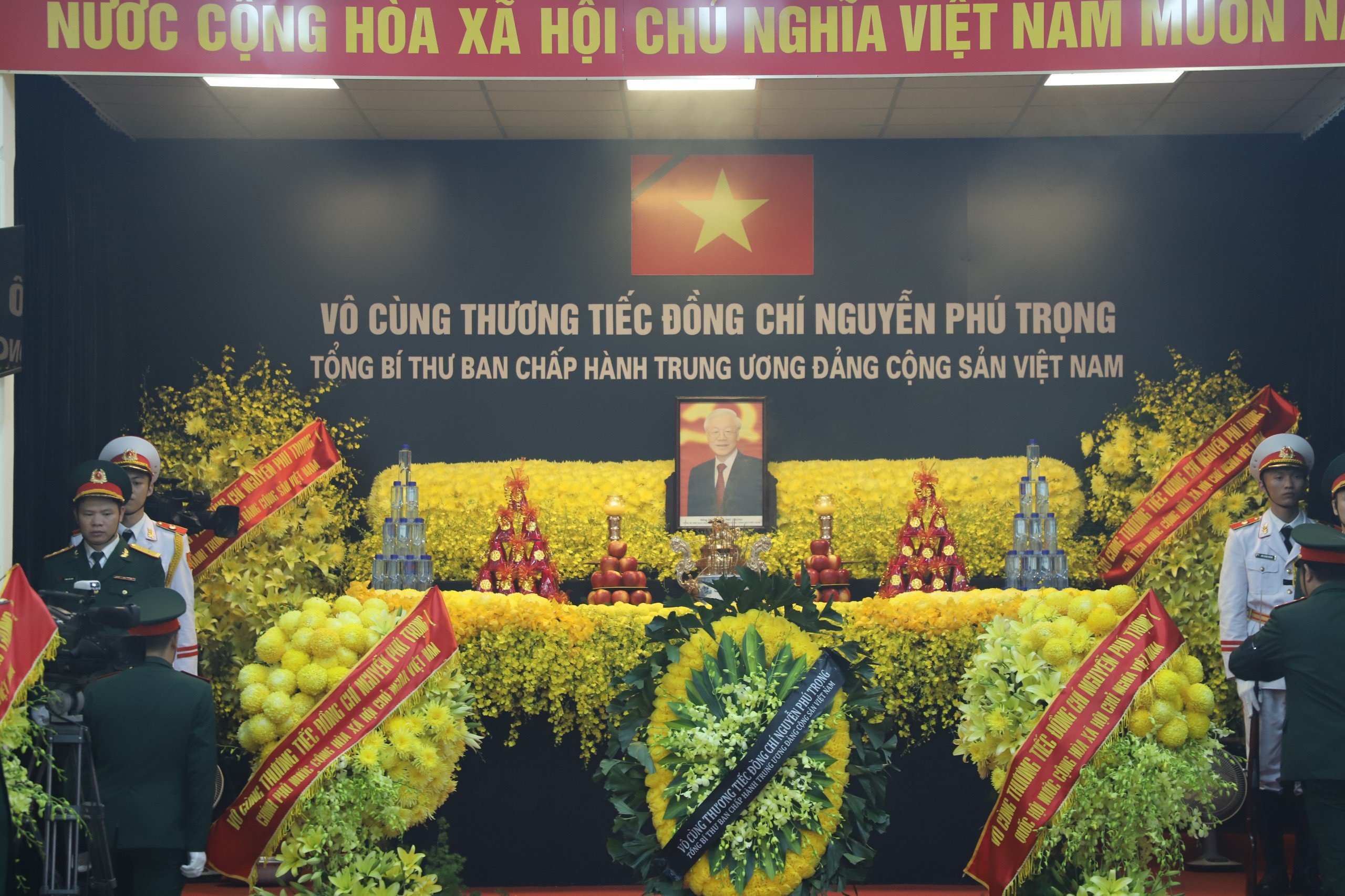Sáng 26-7, dòng người hàng km đến viếng Tổng Bí thư Nguyễn Phú Trọng ở quê nhà- Ảnh 1.