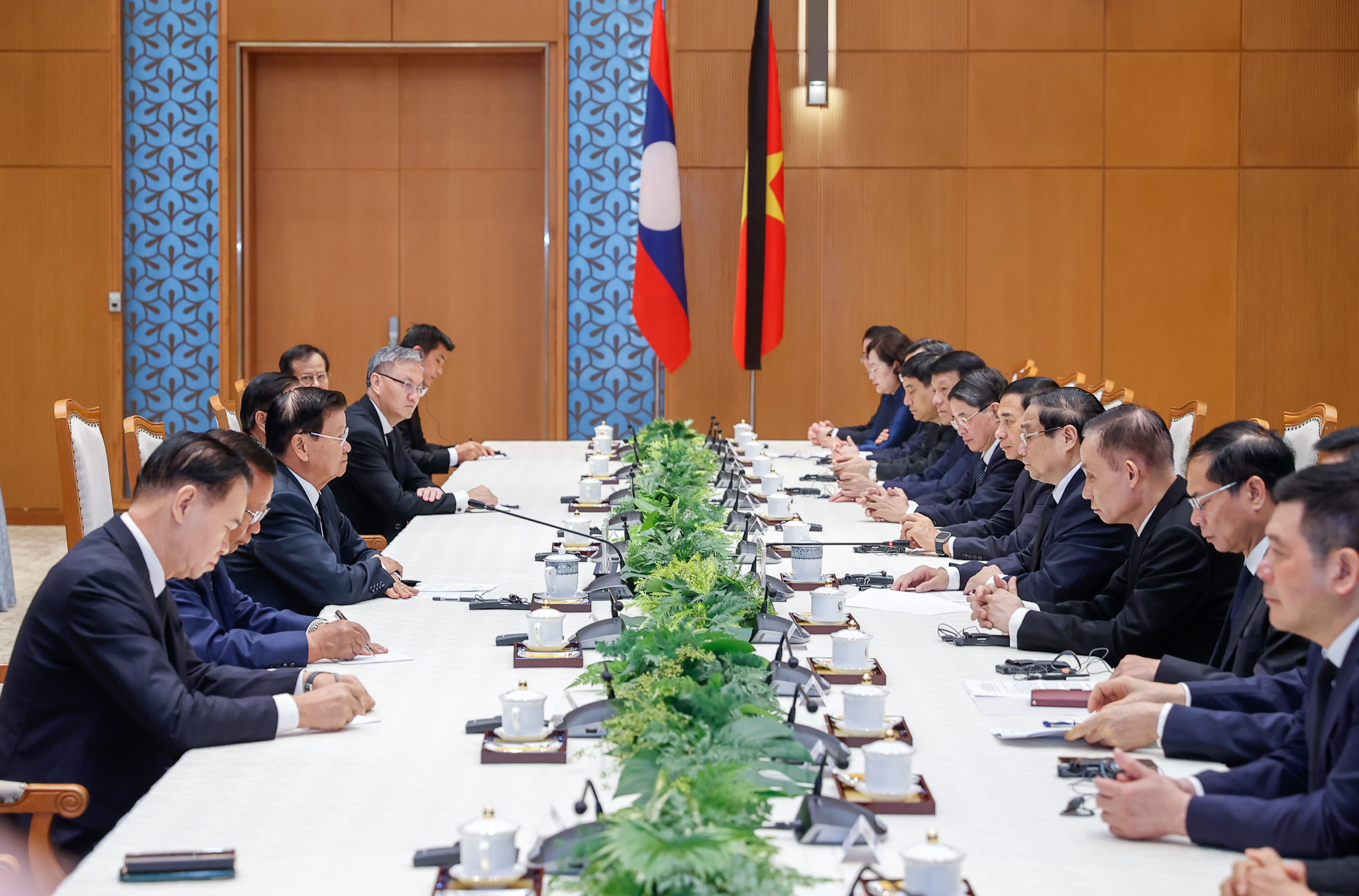 Thủ tướng Phạm Minh Chính gặp Tổng Bí thư, Chủ tịch nước Lào- Ảnh 3.