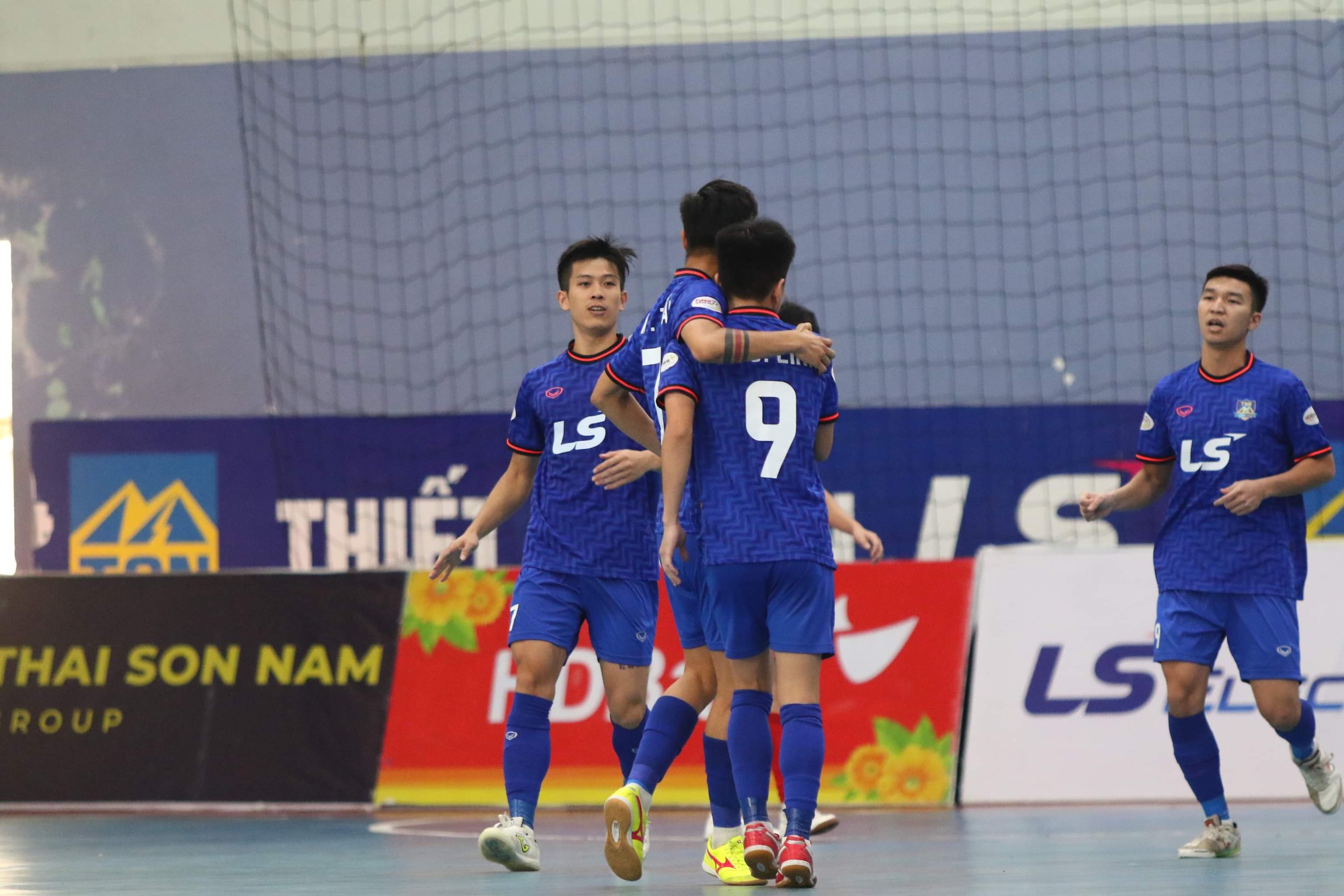 Th&aacute;i Sơn Bắc gi&agrave;nh ng&ocirc;i &aacute; qu&acirc;n futsal quốc gia 2024 sớm 1 v&ograve;ng- Ảnh 1.