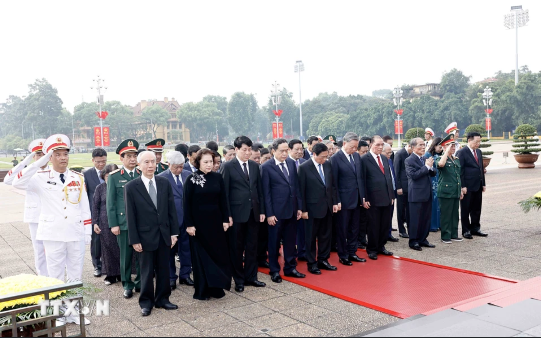 L&atilde;nh đạo Đảng, Nh&agrave; nước tưởng niệm c&aacute;c Anh h&ugrave;ng liệt sĩ v&agrave; v&agrave;o Lăng viếng B&aacute;c- Ảnh 3.