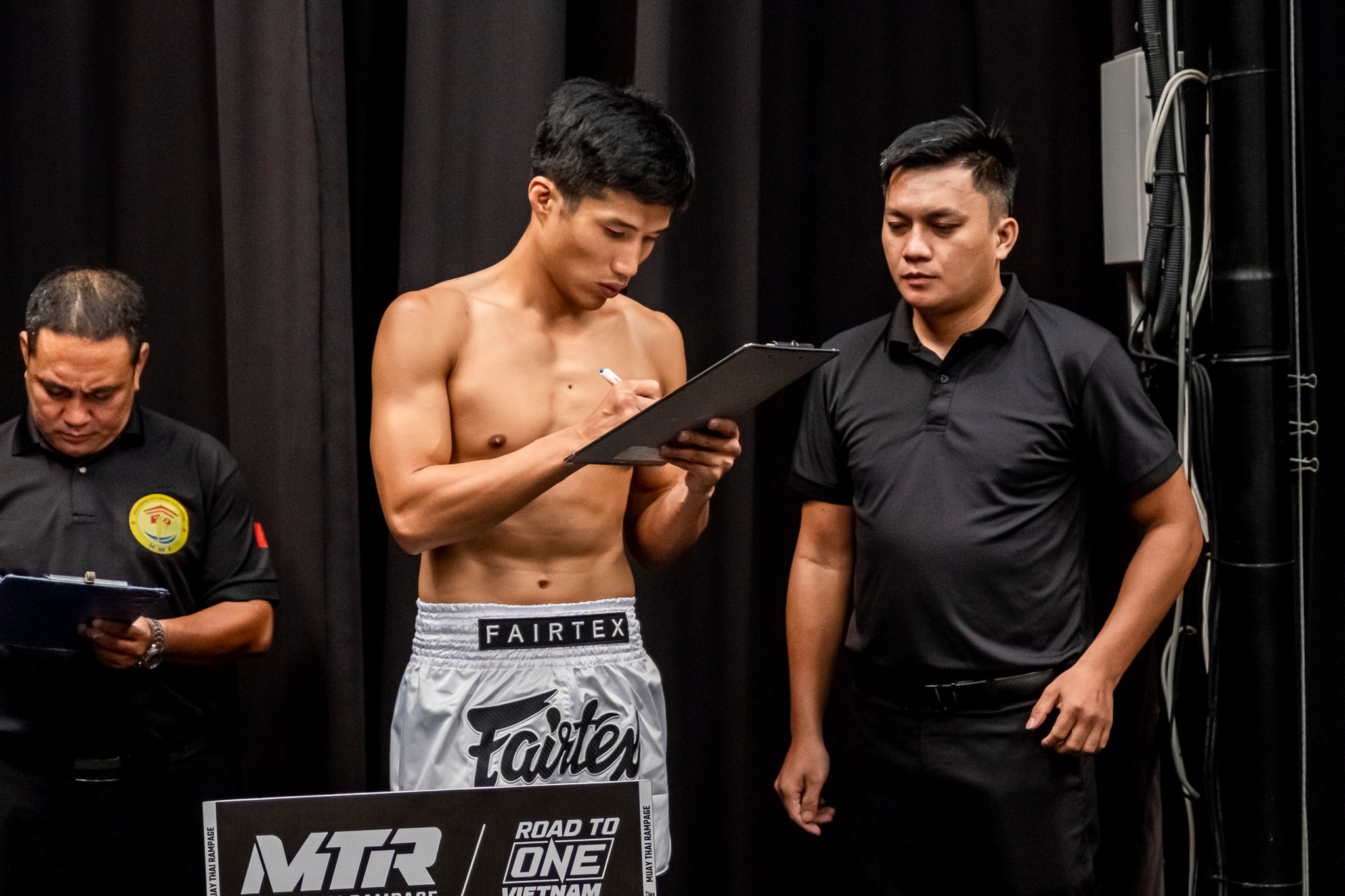 Muay Thai Rampage x Road To ONE: Cặp đấu của nh&agrave; v&ocirc; địch thế giới c&oacute; thay đổi- Ảnh 3.