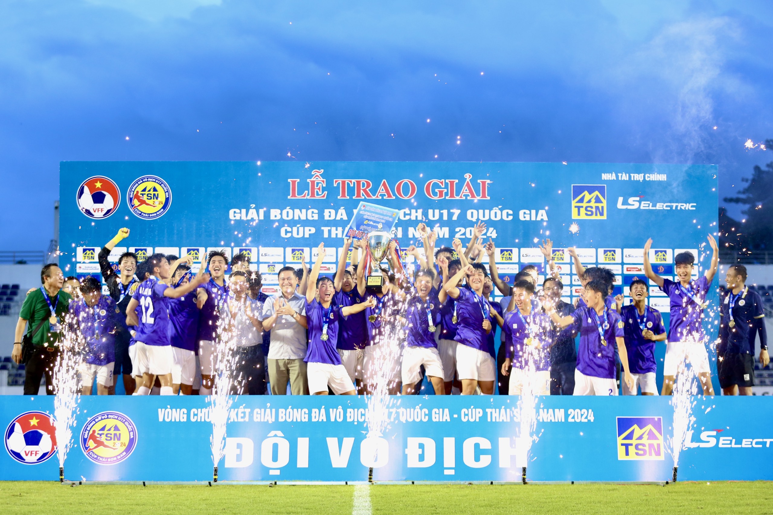 U17 Quốc gia: HAGL gục ng&atilde;, H&agrave; Nội lần đầu ti&ecirc;n v&ocirc; địch- Ảnh 3.