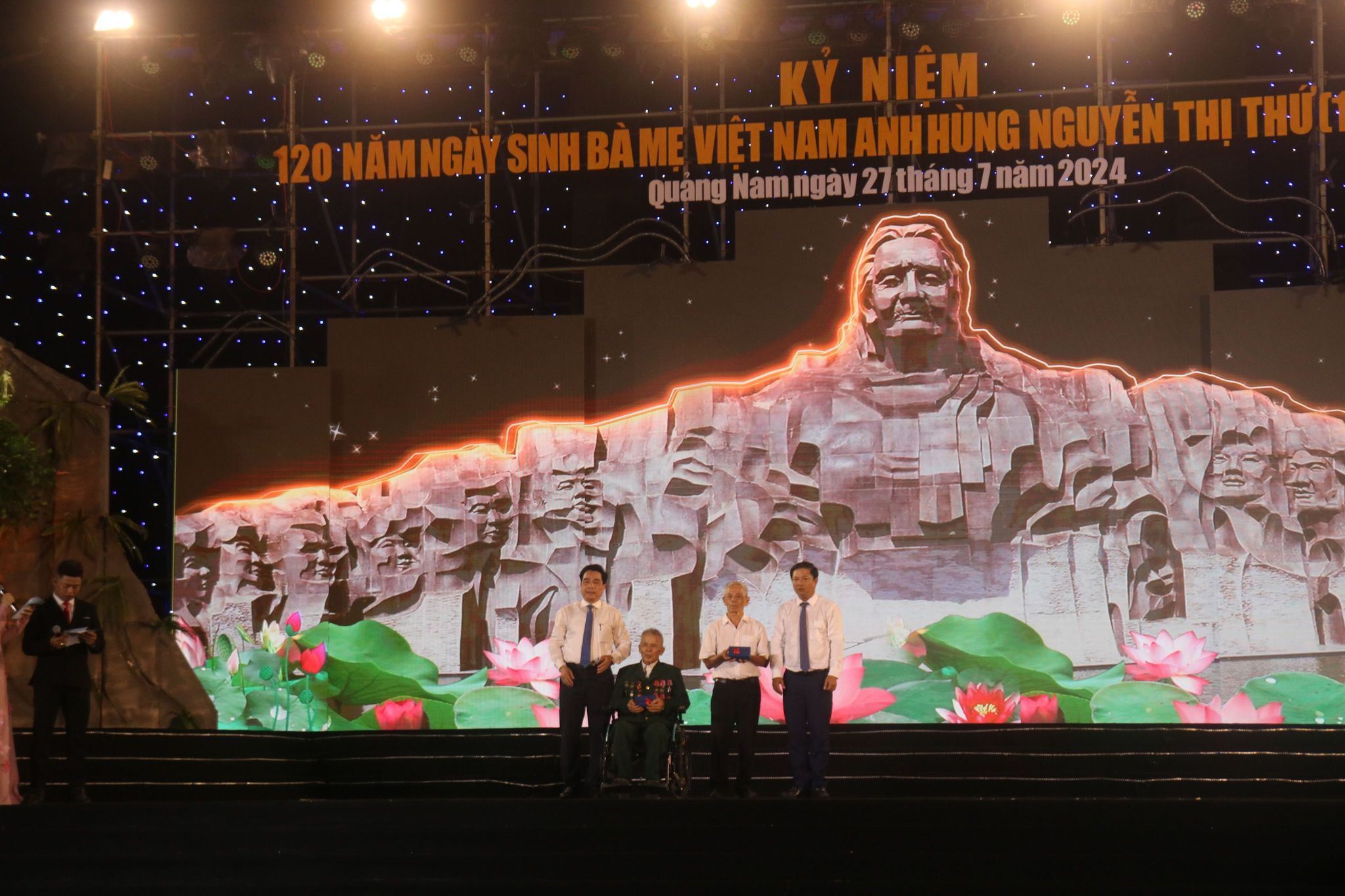 Kỷ niệm 120 năm ng&agrave;y sinh Mẹ Thứ - người c&oacute; 9 con trai l&agrave; liệt sĩ- Ảnh 5.