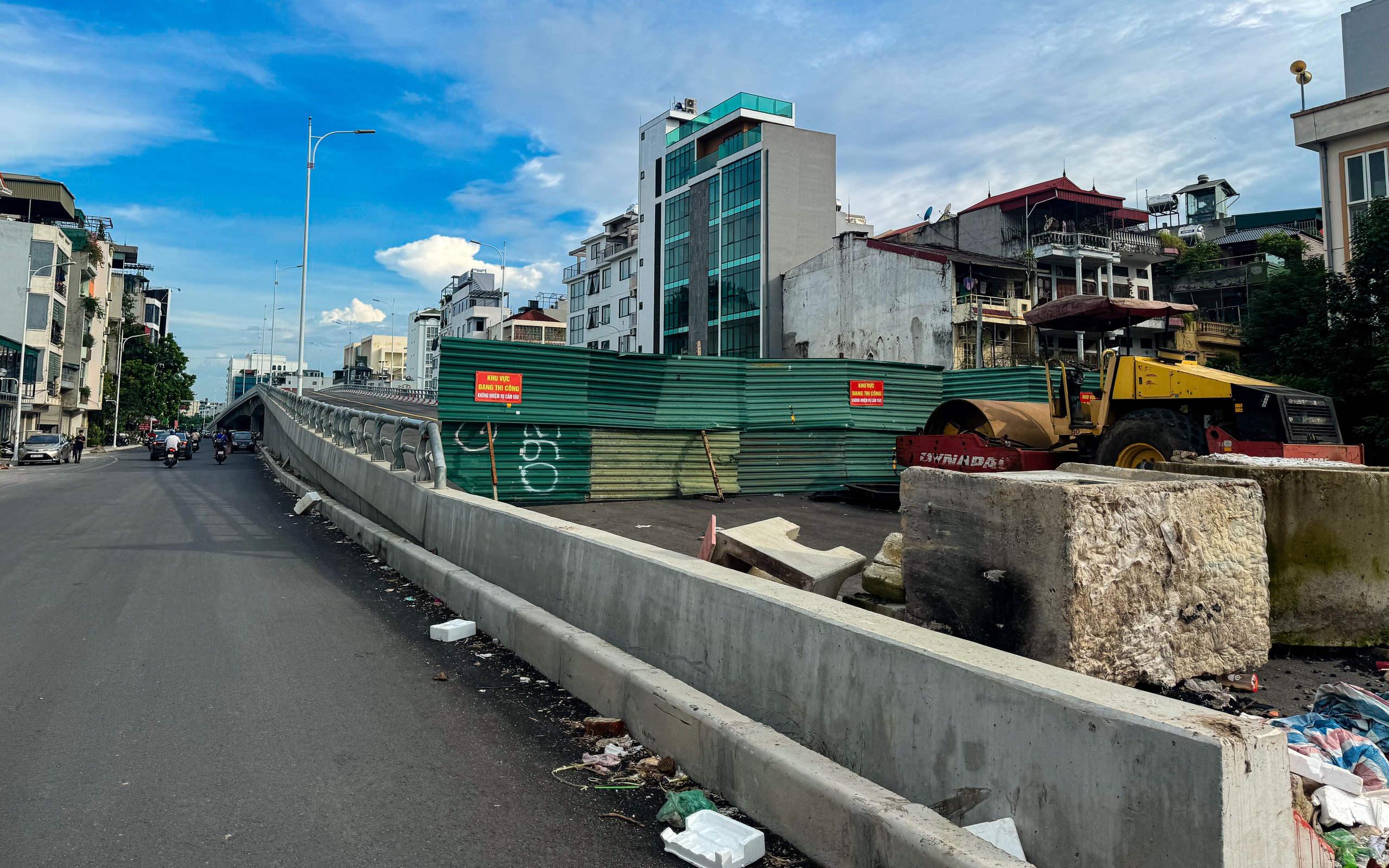 VIDEO: Cận cảnh đoạn đường 1,5 km đầu tư hơn 1.200 tỉ đồng l&agrave;m m&atilde;i kh&ocirc;ng xong- Ảnh 8.