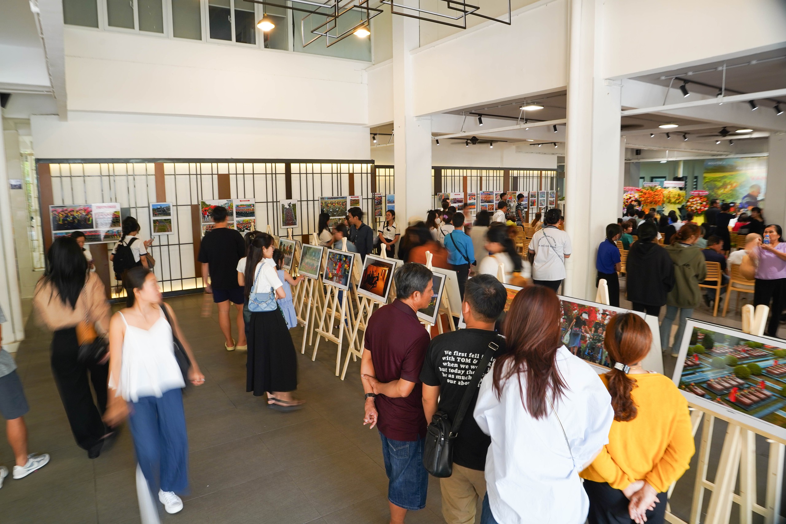 Khai mạc triển l&atilde;m v&agrave; ra mắt s&aacute;ch ảnh 70 năm Chiến thắng Điện Bi&ecirc;n Phủ: Vang m&atilde;i bản h&ugrave;ng ca- Ảnh 5.