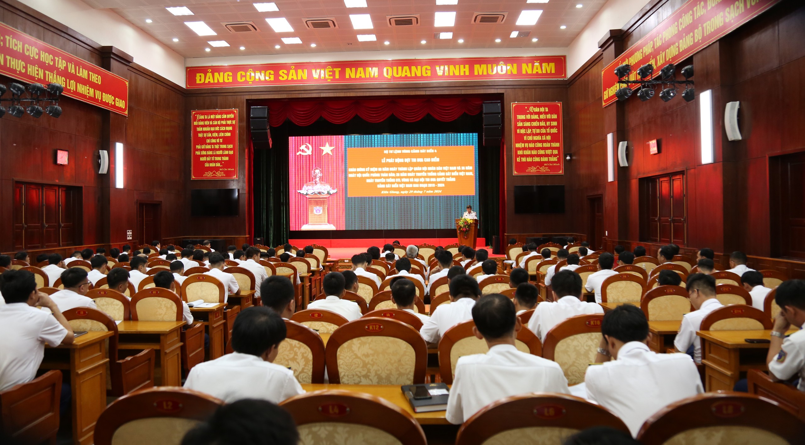 Bộ Tư lệnh V&ugrave;ng Cảnh s&aacute;t biển 4 ph&aacute;t động đợt thi đua quan trong- Ảnh 1.