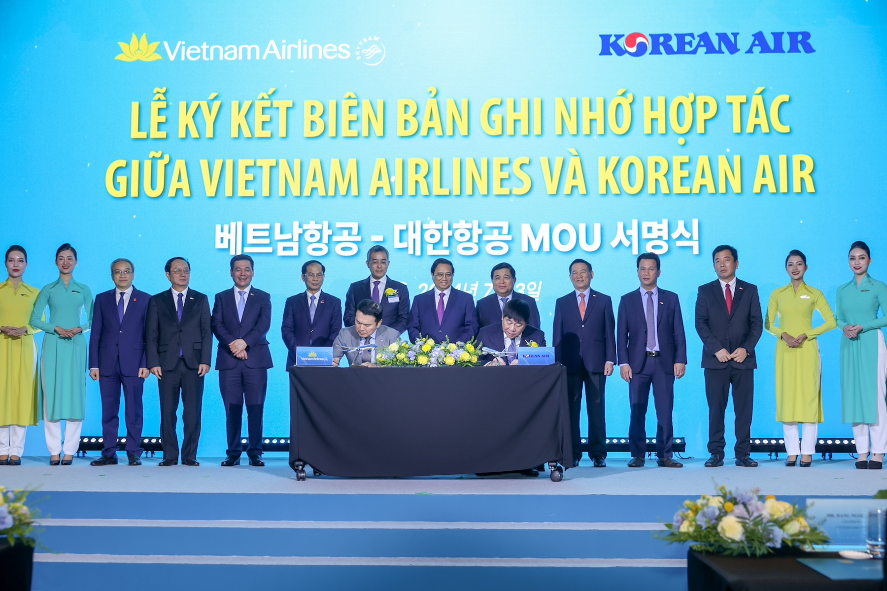 Thủ tướng: Vietnam Airlines cần ph&aacute;t huy hơn nữa vai tr&ograve; cầu nối Việt Nam - H&agrave;n Quốc- Ảnh 5.