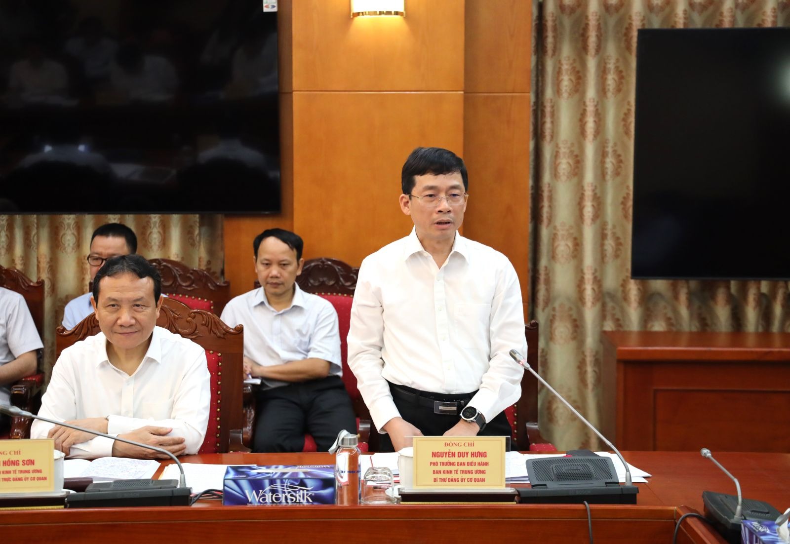 Thường trực Ban B&iacute; thư Lương Cường l&agrave;m việc với Ban Kinh tế Trung ương- Ảnh 2.