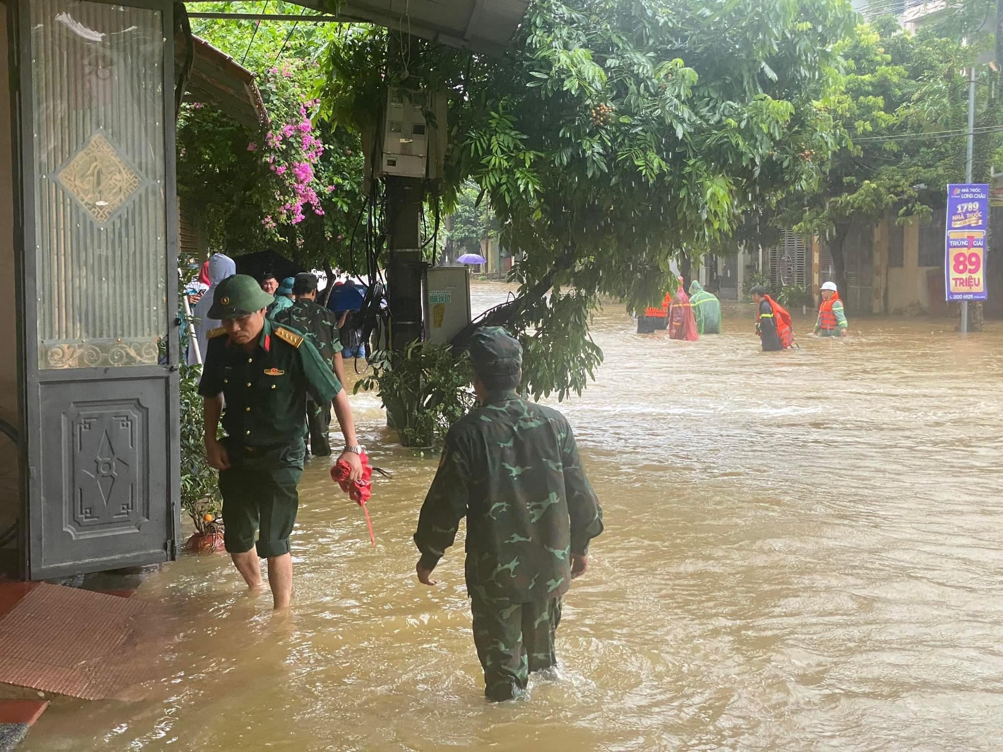 VIDEO: Nước lũ cuồn cuộn đổ về, nhiều nơi ở H&agrave; Giang lại ngập s&acirc;u- Ảnh 1.