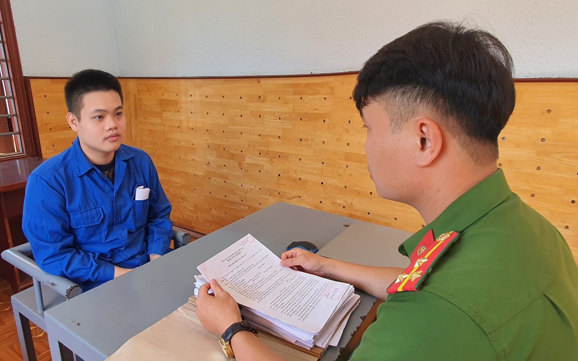 Mâu thuẫn trên mạng xã hội, 1 thanh niên bắn 6 phát súng vào đối thủ