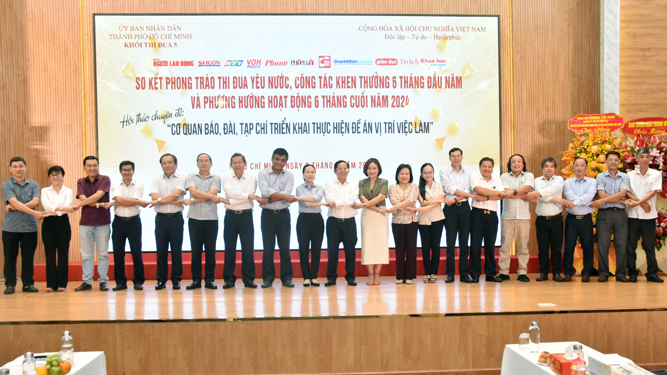 Trong 6 tháng cuối năm, 11 đơn vị của Khối Thi đua 5 hạ quyết tâm hoàn thành các mục tiêu, nhiệm vụ. Ảnh: TẤN THẠNH