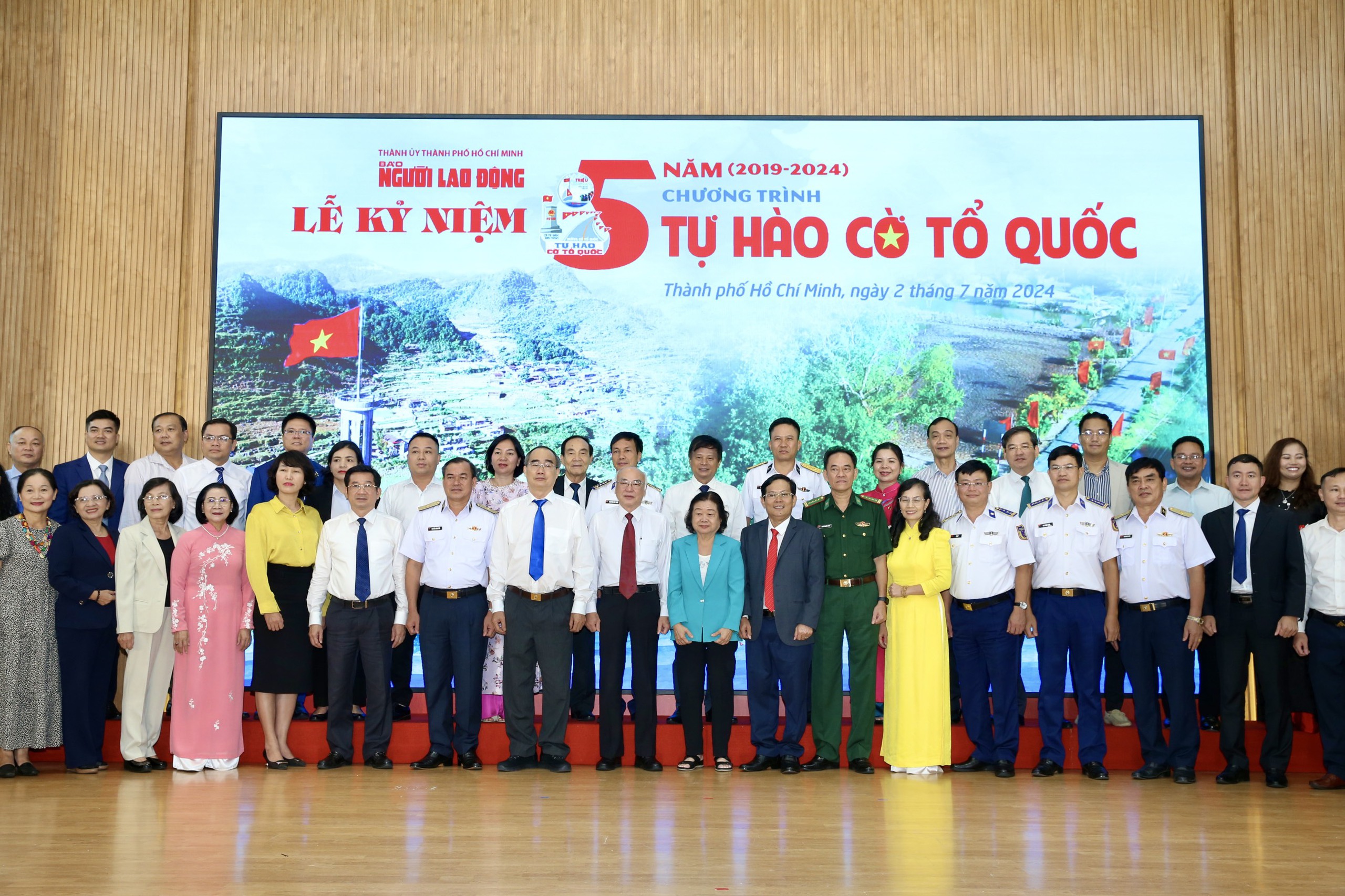 5 NĂM "TỰ H&Agrave;O CỜ TỔ QUỐC": Đưa chương tr&igrave;nh l&ecirc;n tầm cao mới- Ảnh 4.