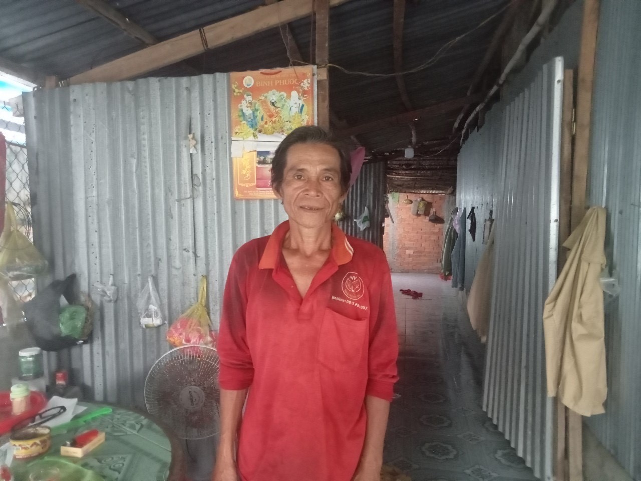 &Ocirc;ng Dương Văn Cam l&agrave; kh&aacute;ch h&agrave;ng may mắn tiếp theo của chương tr&igrave;nh "H&egrave; n&oacute;ng thưởng n&oacute;ng, Giải nhiệt tr&uacute;ng thiệt" khi tr&uacute;ng 100 triệu đồng tiền mặt nhờ giải nhiệt cuộc sống mỗi ng&agrave;y với Tr&agrave; Xanh Kh&ocirc;ng Độ (Ảnh:NVCC)
