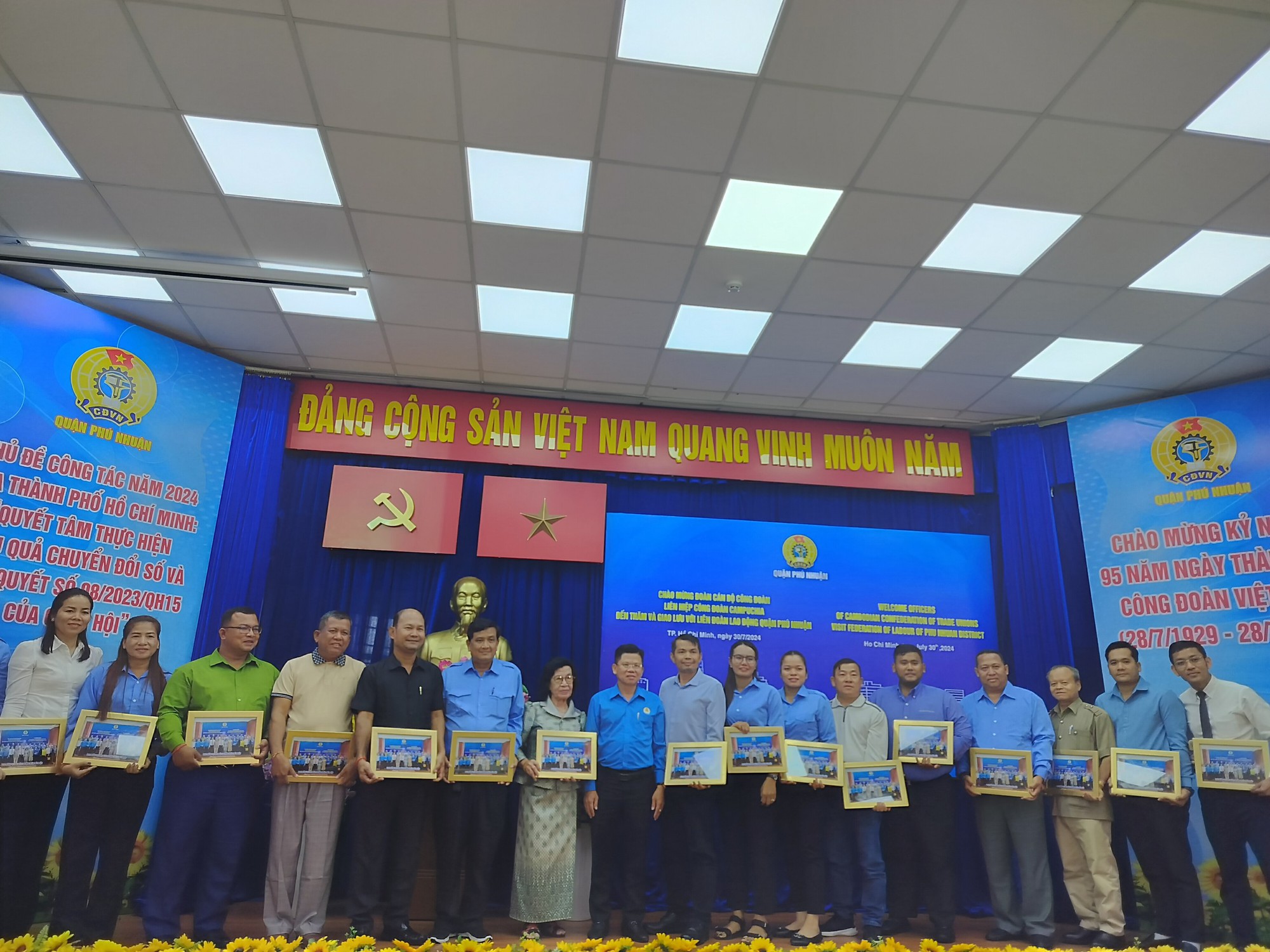 C&ocirc;ng đo&agrave;n Việt Nam - Campuchia chia sẻ kinh nghiệm hoạt động- Ảnh 4.