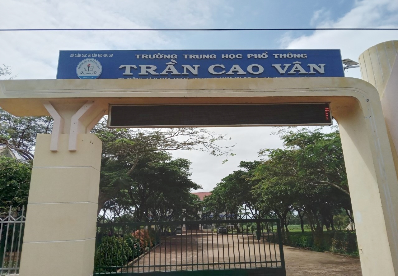Thủ đoạn của nữ thủ quỹ chiếm đoạt tiền của trường học- Ảnh 1.