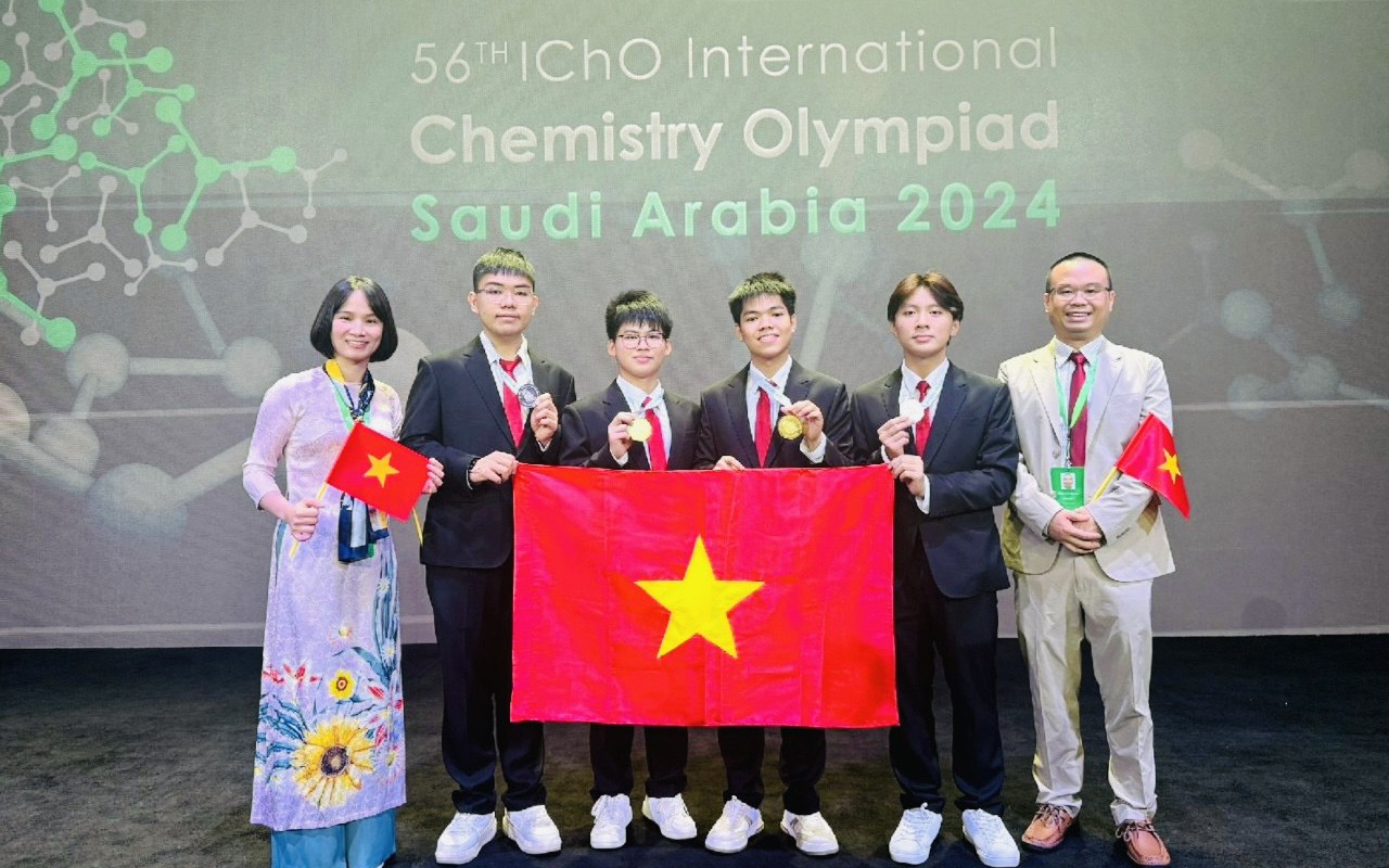 Đo&agrave;n Việt Nam khẳng định vị thế tại Olympic H&oacute;a học quốc tế