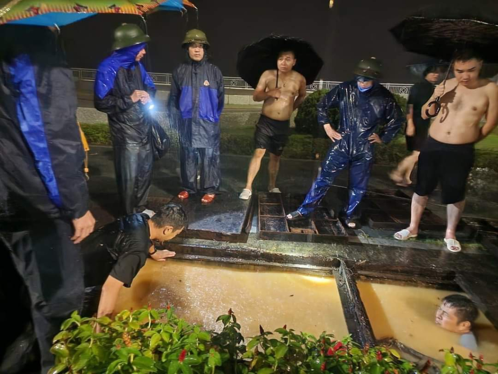 Mưa lớn k&eacute;o d&agrave;i ở Hạ Long, nhiều hộ d&acirc;n phải di dời khẩn cấp- Ảnh 3.