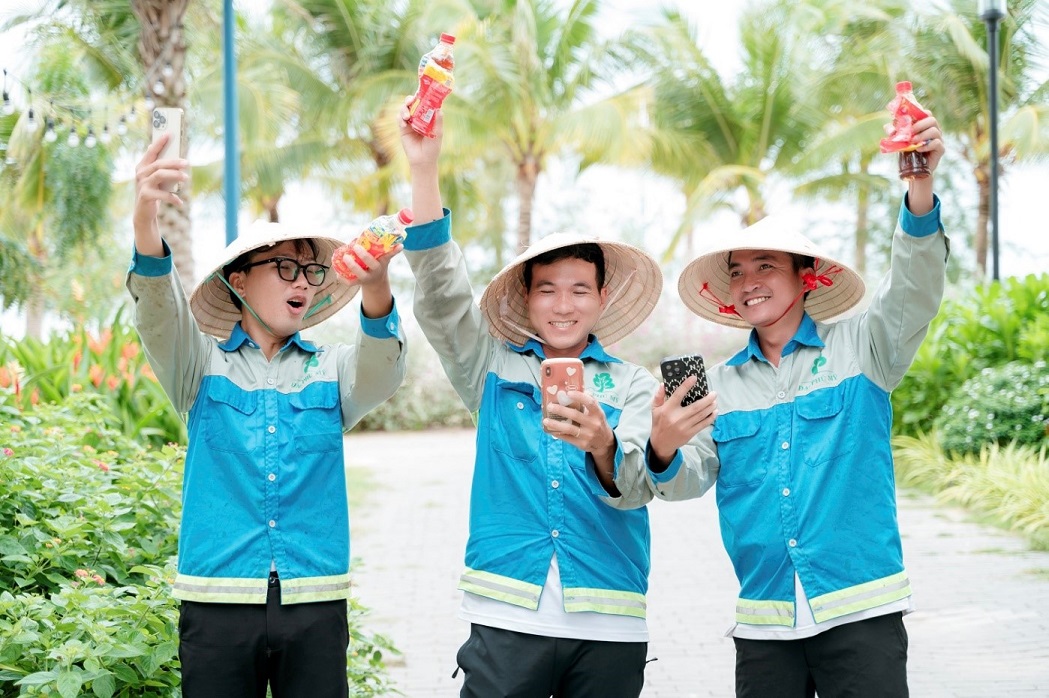 Chương tr&igrave;nh "X&eacute; nh&atilde;n Tr&agrave; Dr Thanh, 1 lần tr&uacute;ng x9 lần qu&agrave;" đang mang lại niềm vui mỗi ng&agrave;y cho nhiều người ti&ecirc;u d&ugrave;ng tr&ecirc;n cả nước