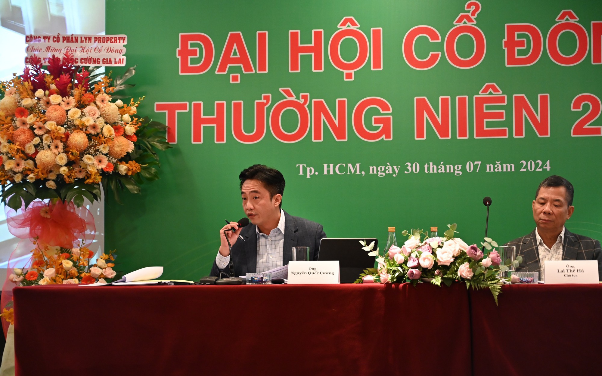 Ông Nguyễn Quốc Cường gặp mặt cổ đông sau khi bà Như Loan bị khởi tố