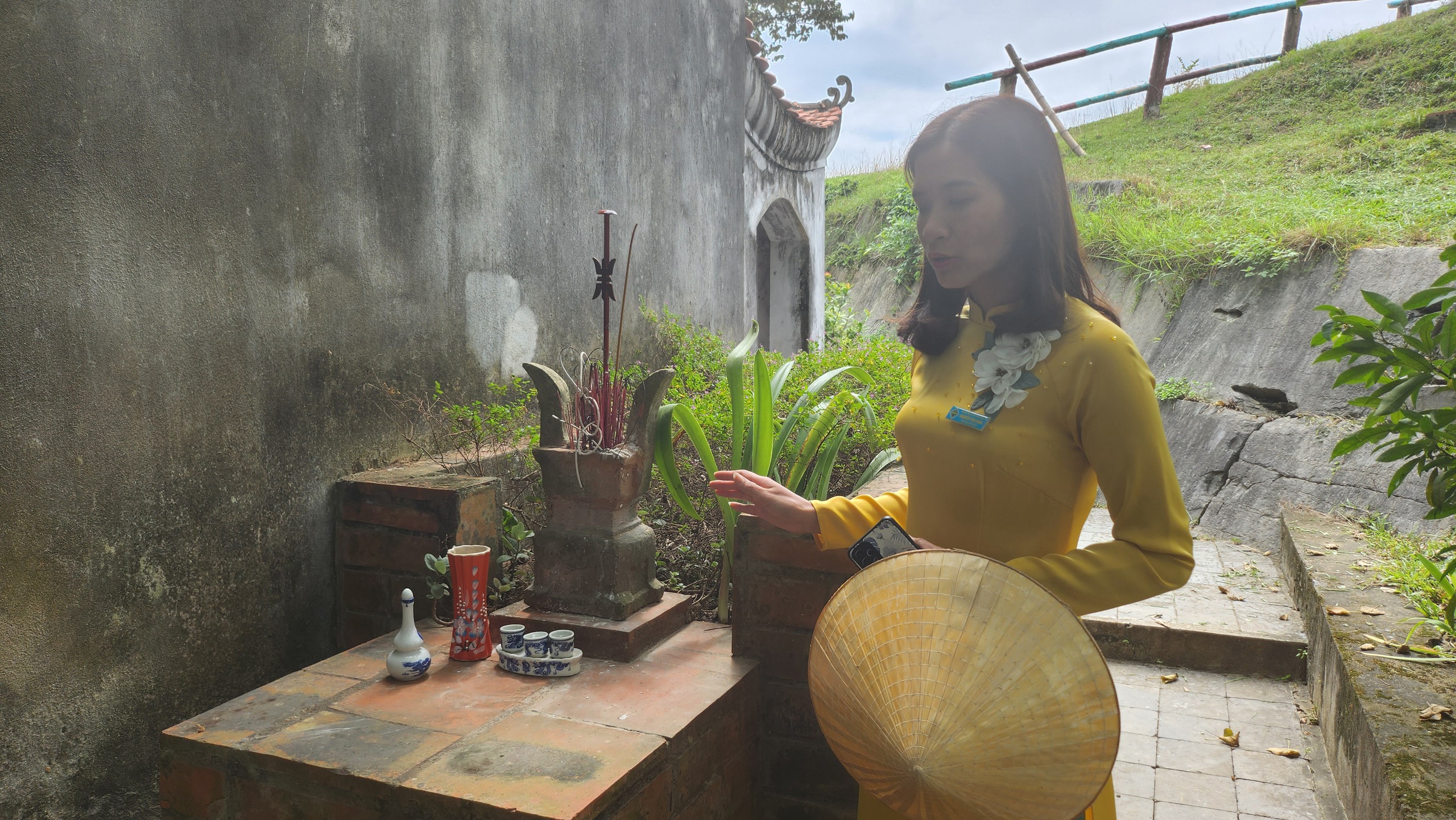 Tảng đá hình đầu người và câu chuyện nghĩa phu thê đẫm nước mắt- Ảnh 7.