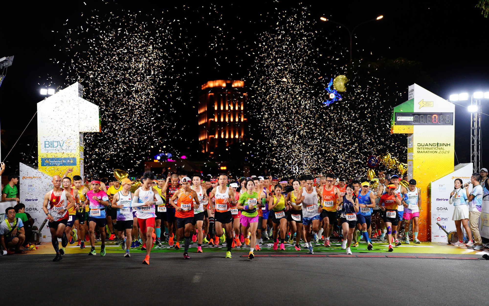 Hai người nhập viện cấp cứu sau khi chạy marathon ở Quảng Bình