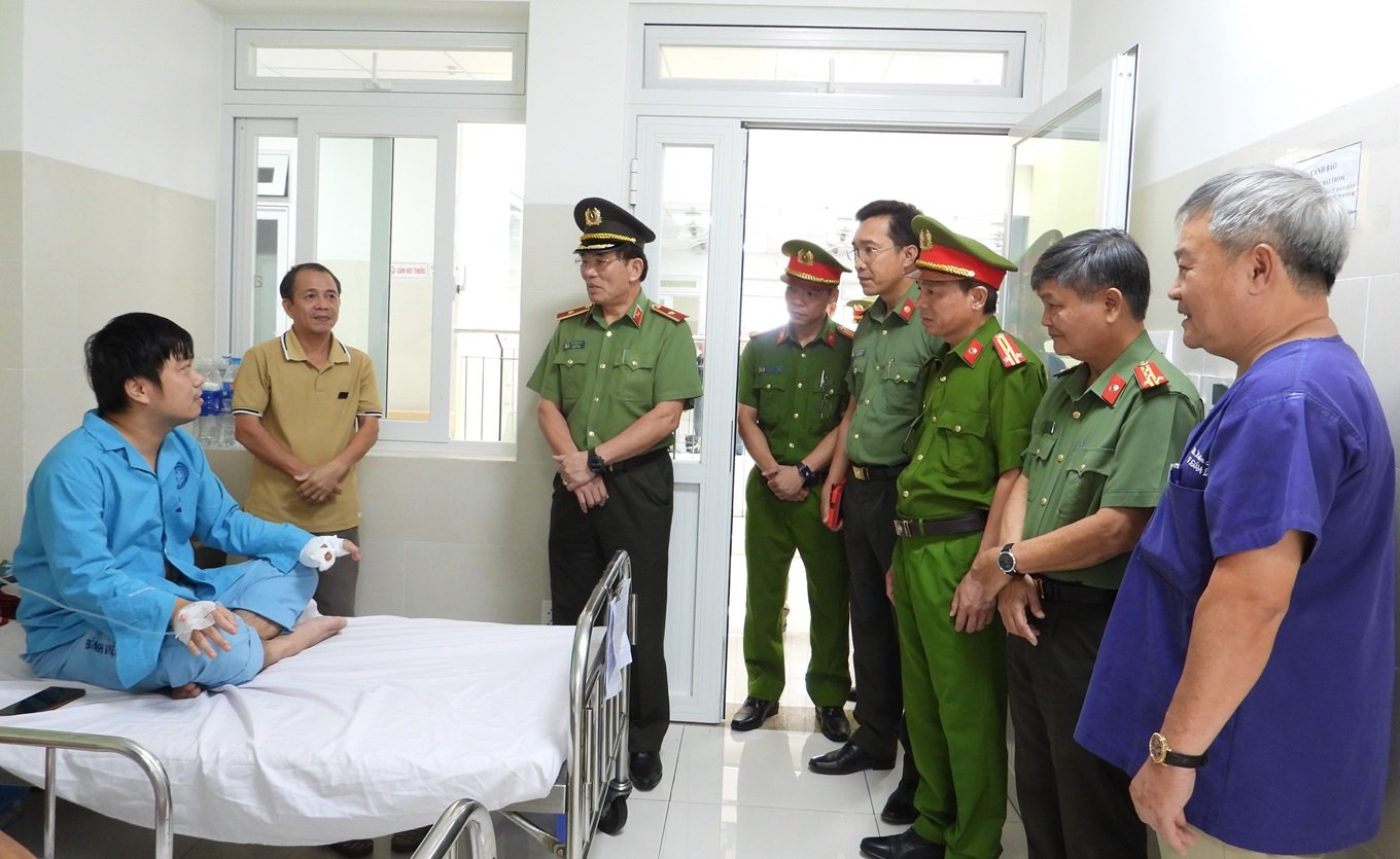 Đà Nẵng: Bắt giam kẻ quậy phá ở nhà thờ, chém 2 công an bị thương- Ảnh 1.