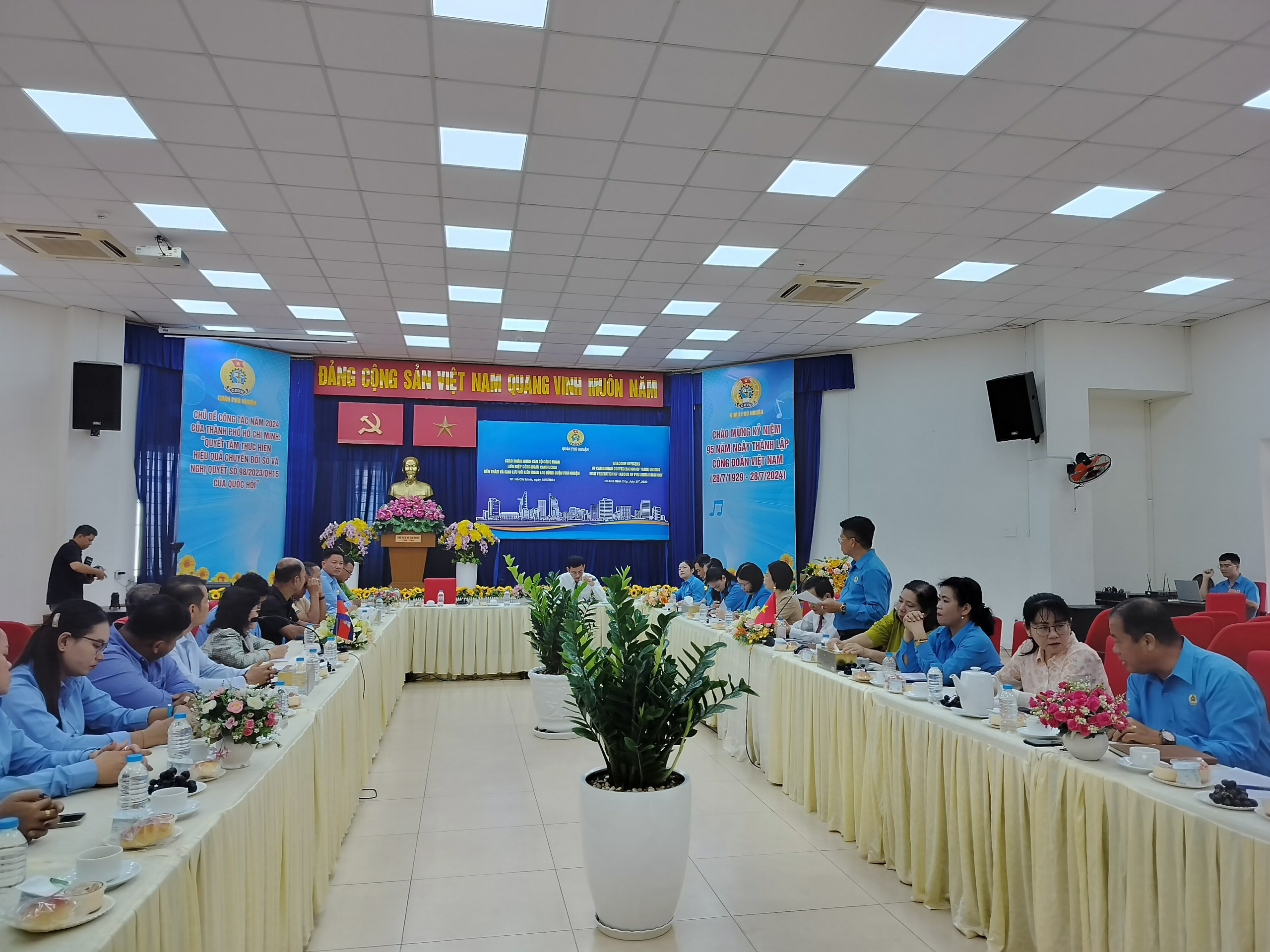 C&ocirc;ng đo&agrave;n Việt Nam - Campuchia chia sẻ kinh nghiệm hoạt động- Ảnh 1.