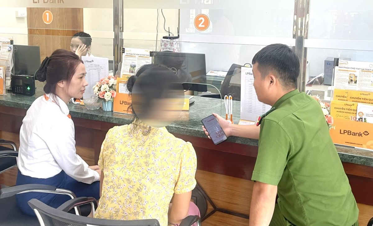 Được bạn trai quen qua mạng tặng 50.000 USD v&agrave; giấy tờ nh&agrave; đất, c&ocirc; g&aacute;i su&yacute;t bị lừa tiền- Ảnh 1.