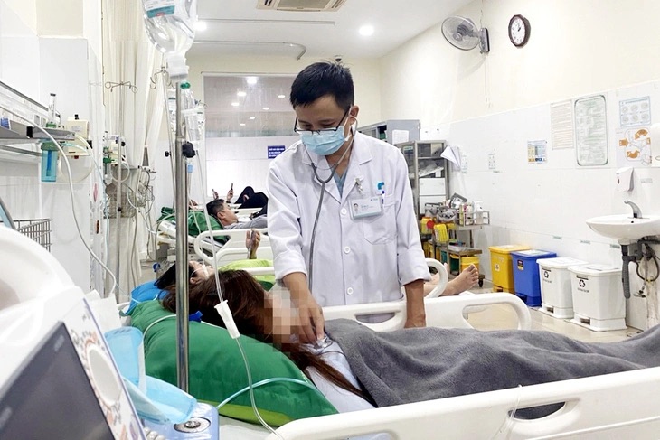 8 nh&acirc;n vi&ecirc;n ng&acirc;n h&agrave;ng, trong đ&oacute; c&oacute; thai phụ, nghi ngộ độc kh&iacute; CO- Ảnh 1.