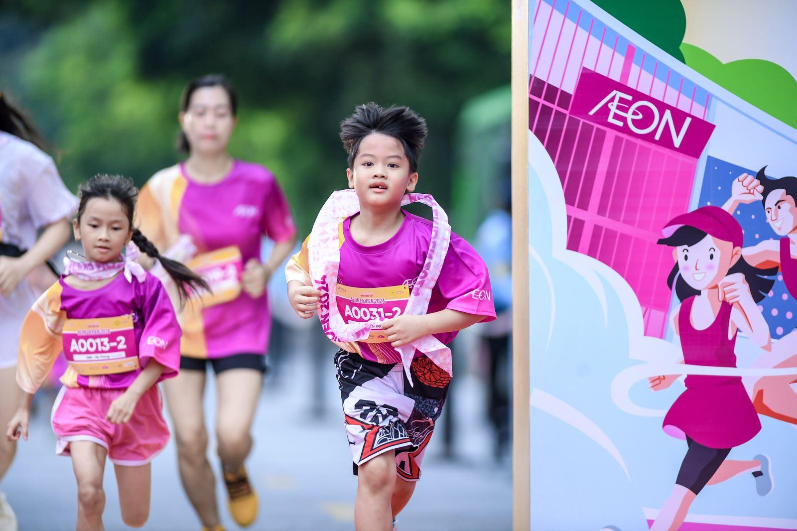A group of children running Description automatically generated