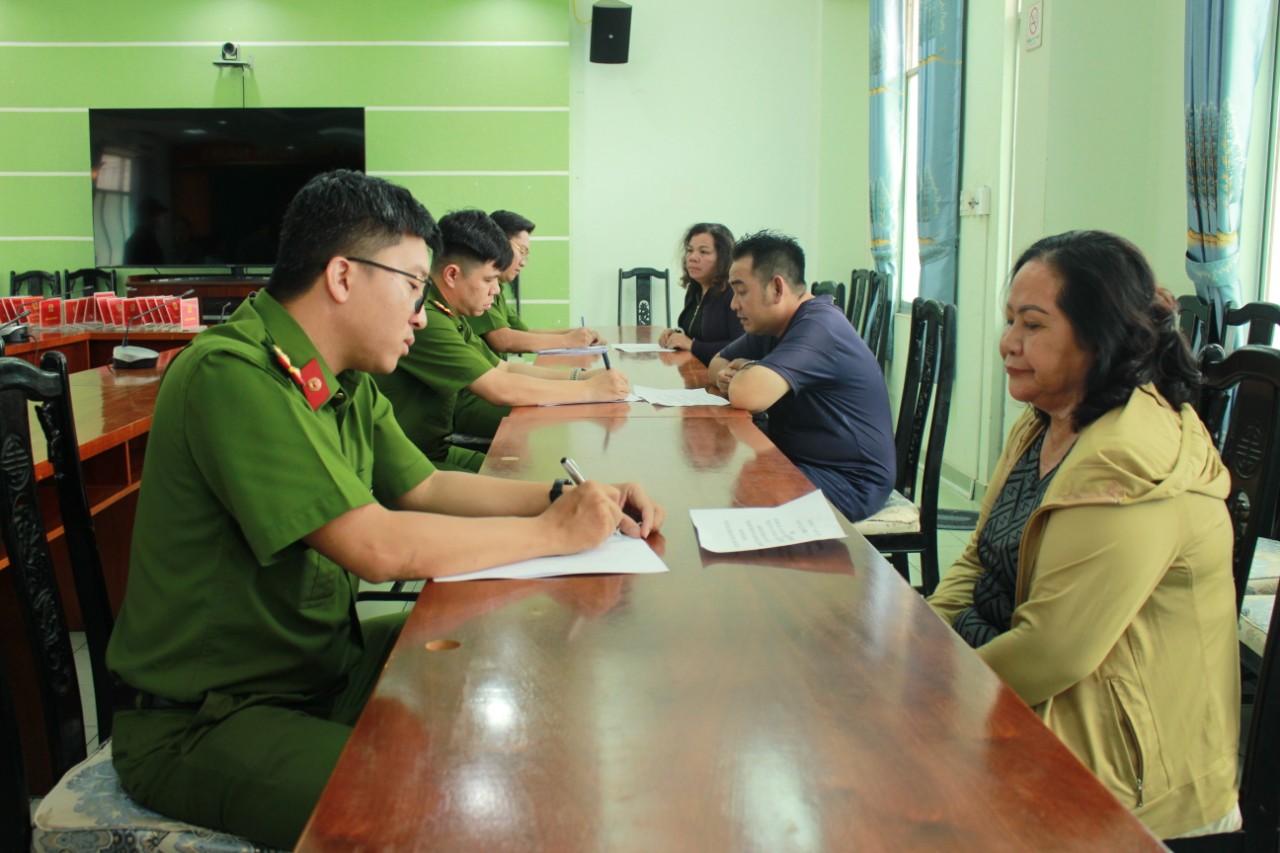 C&ocirc;ng an bắt giữ 8 người nhắm v&agrave;o sinh vi&ecirc;n để phạm tội- Ảnh 1.