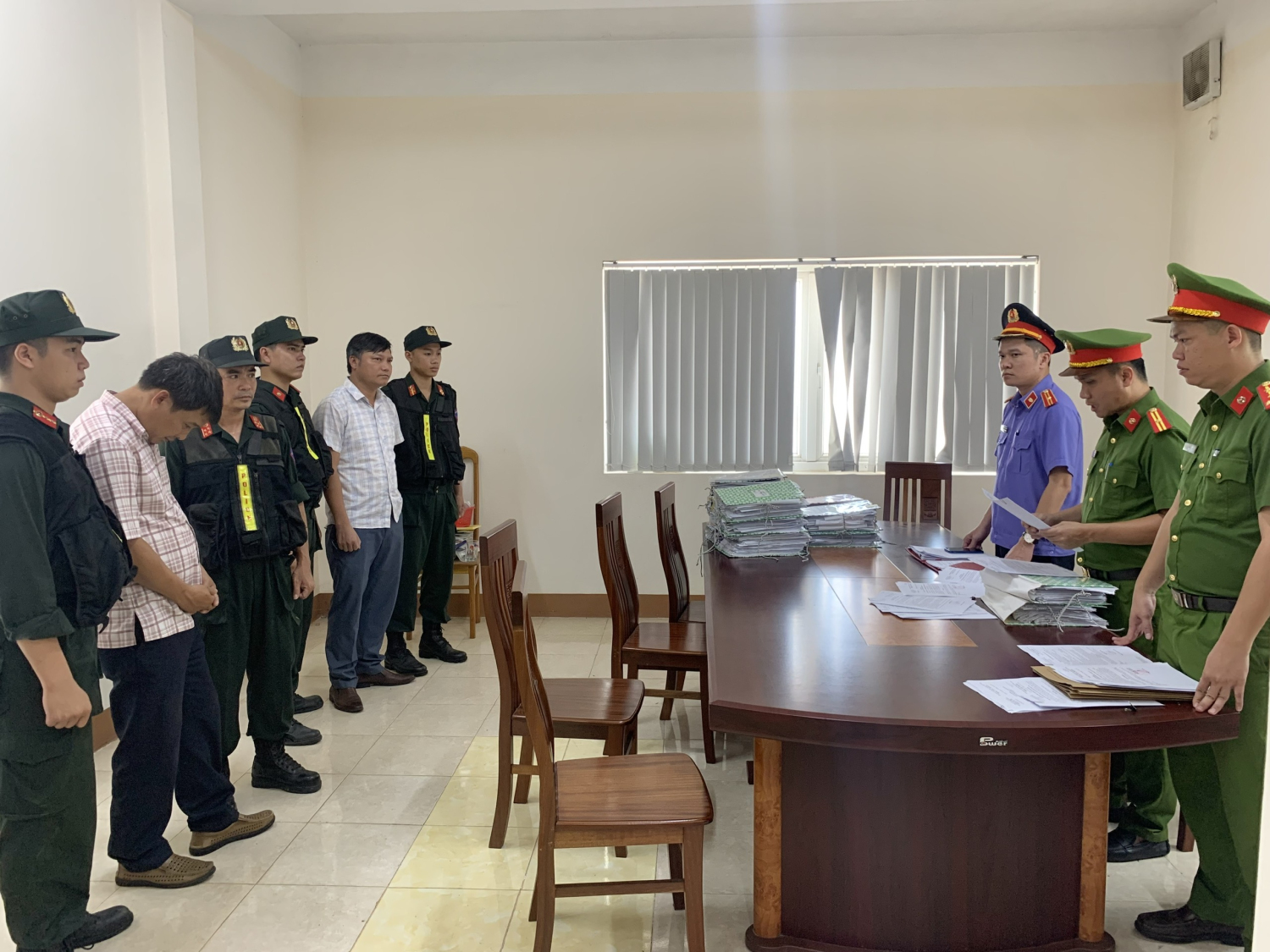 Đề nghị kỷ luật 1 ph&oacute; chủ tịch UBND huyện ở Quảng Trị - Ảnh 1.