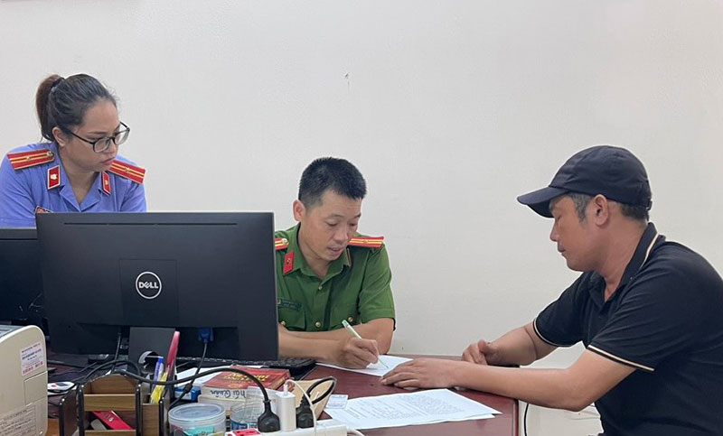 Bắt t&agrave;i xế xe tải g&acirc;y tai nạn chết người rồi bỏ trốn - Ảnh 1.