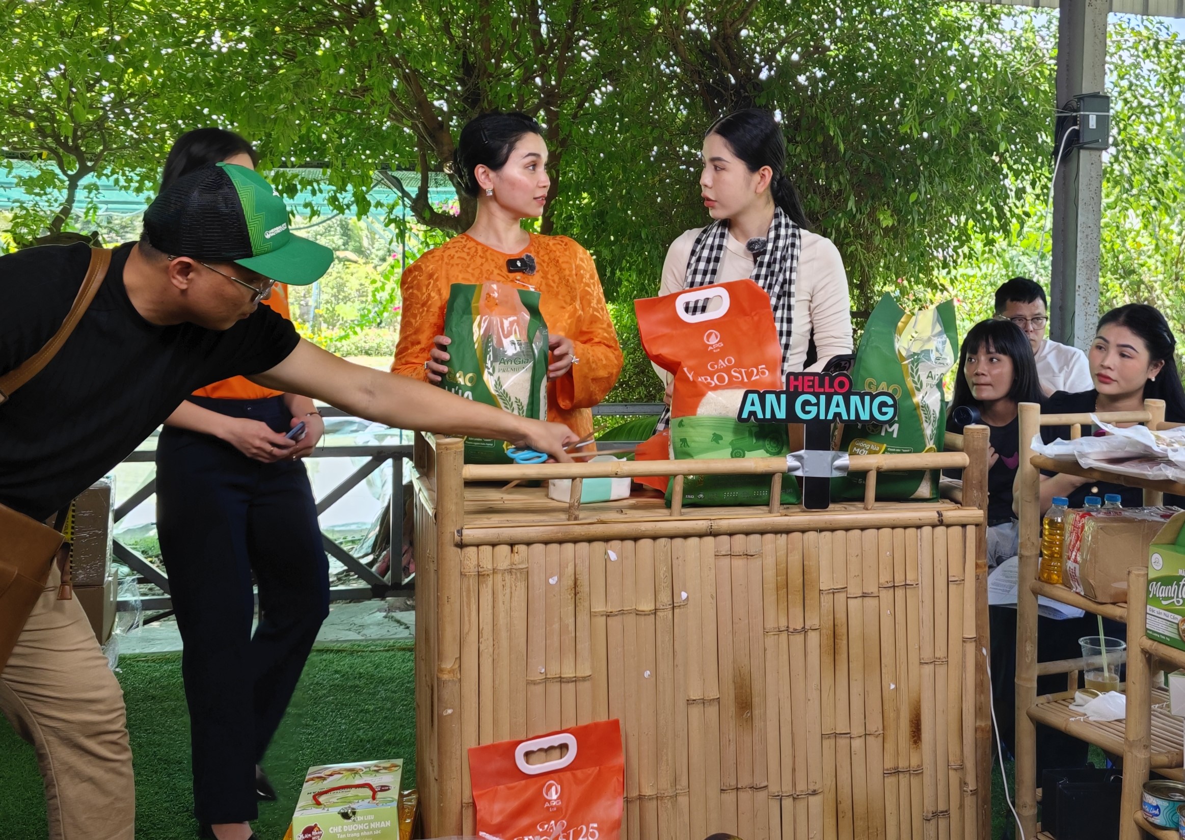 4 giờ livestream chốt đơn 23 tấn gạo lẻ, doanh nghiệp giao h&agrave;ng ra sao?- Ảnh 2.