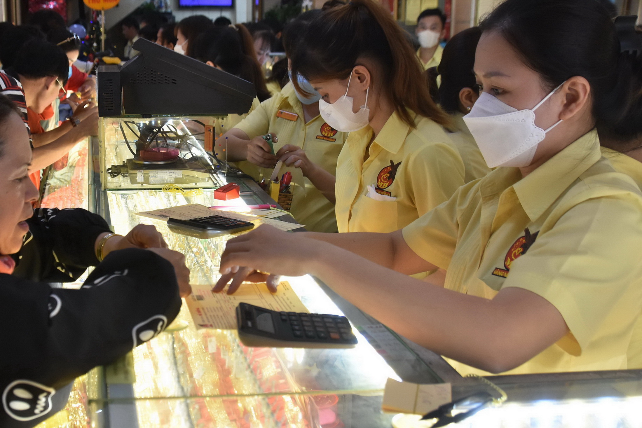 Gi&aacute; v&agrave;ng h&ocirc;m nay, 5-7: Đ&agrave; tăng khựng lại- Ảnh 1.